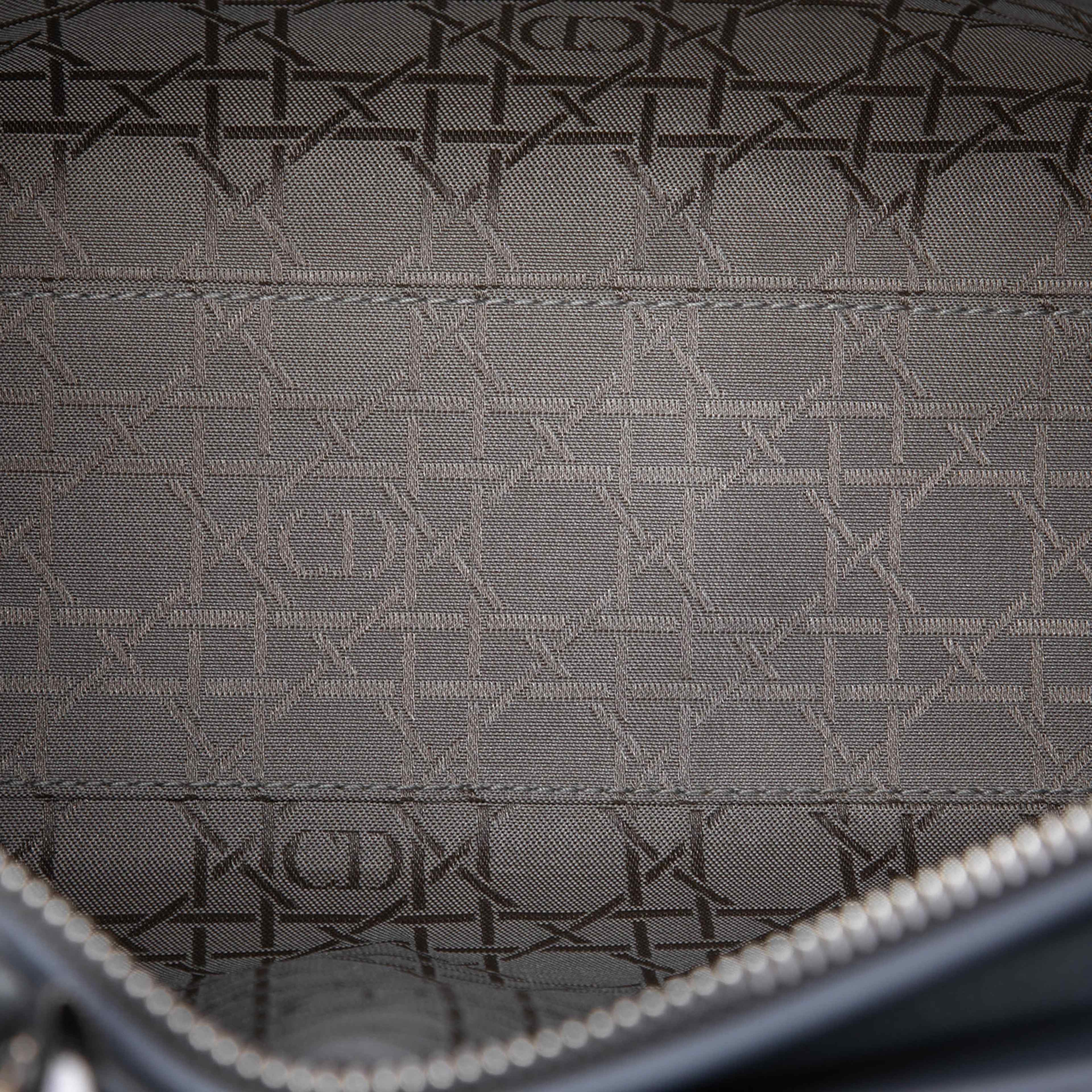 Dior Large Lambskin Cannage Lady Dior, från Luxclusif, i färgen dark gray. Klicka för att öppna bilden i stort format