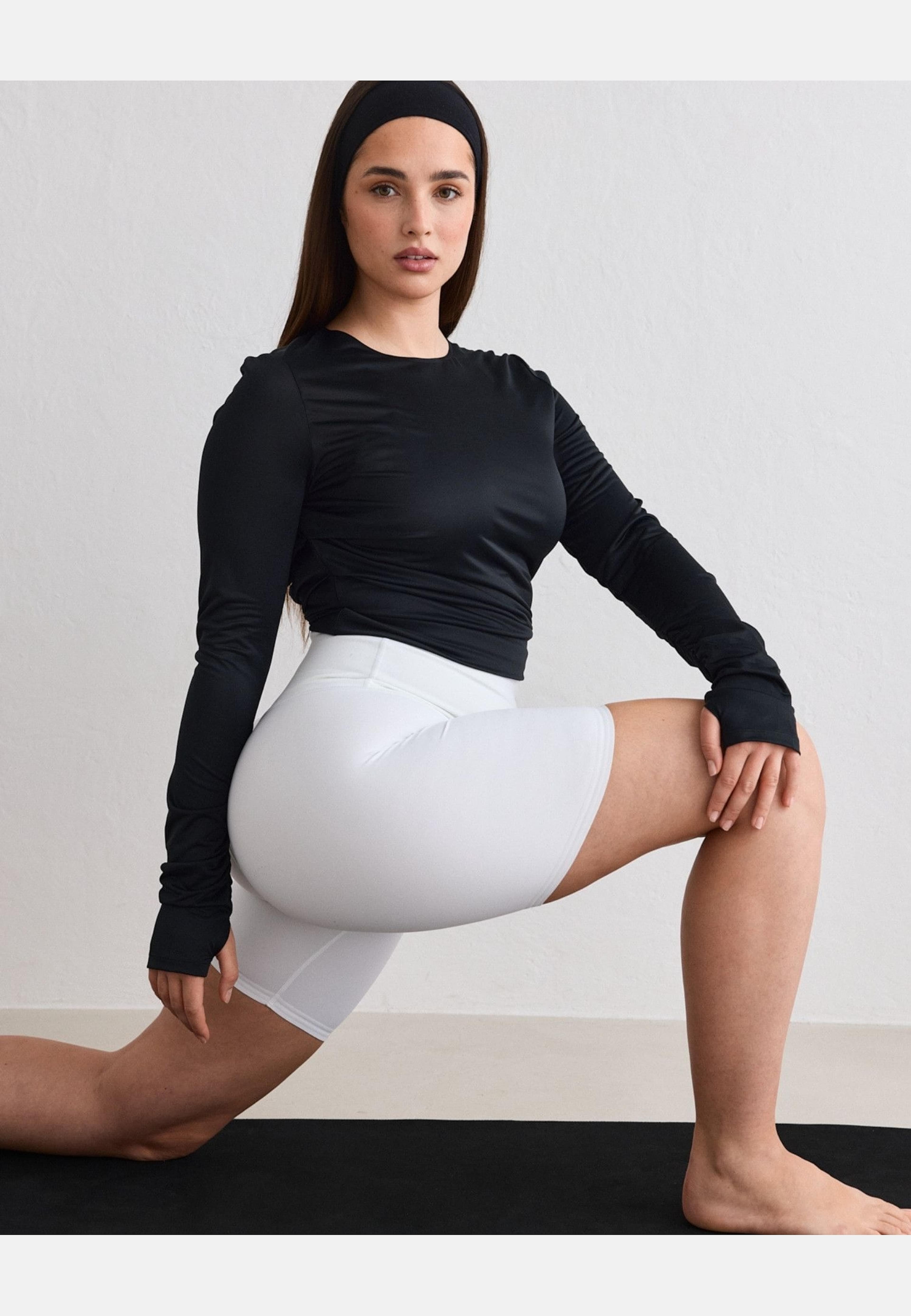 Luminous Draped Long Sleeve, från aim'n, i färgen black. Klicka för att öppna bilden i stort format