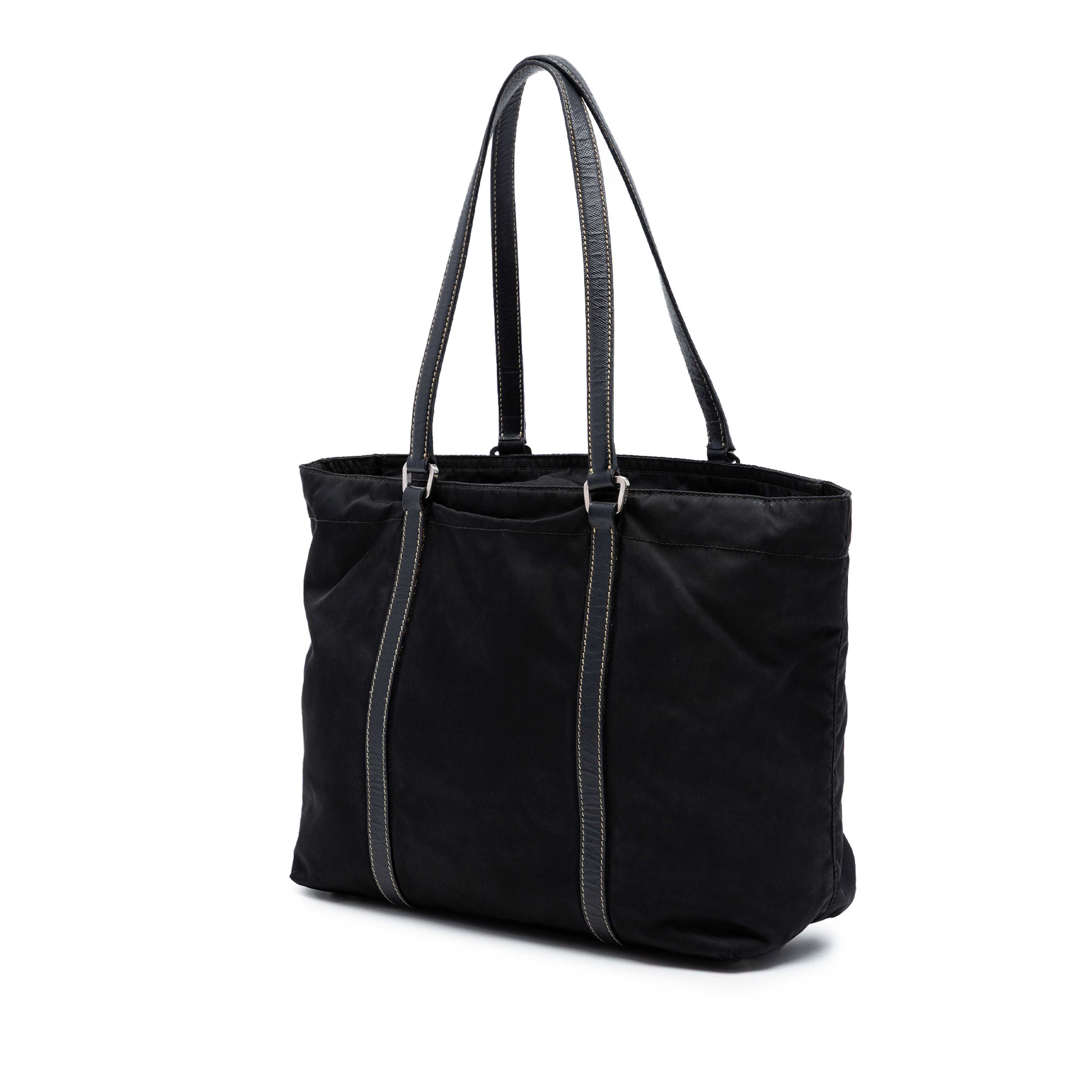 Prada Saffiano Trimmed Tessuto Tote, från Luxclusif, i färgen svart. Klicka för att öppna bilden i stort format