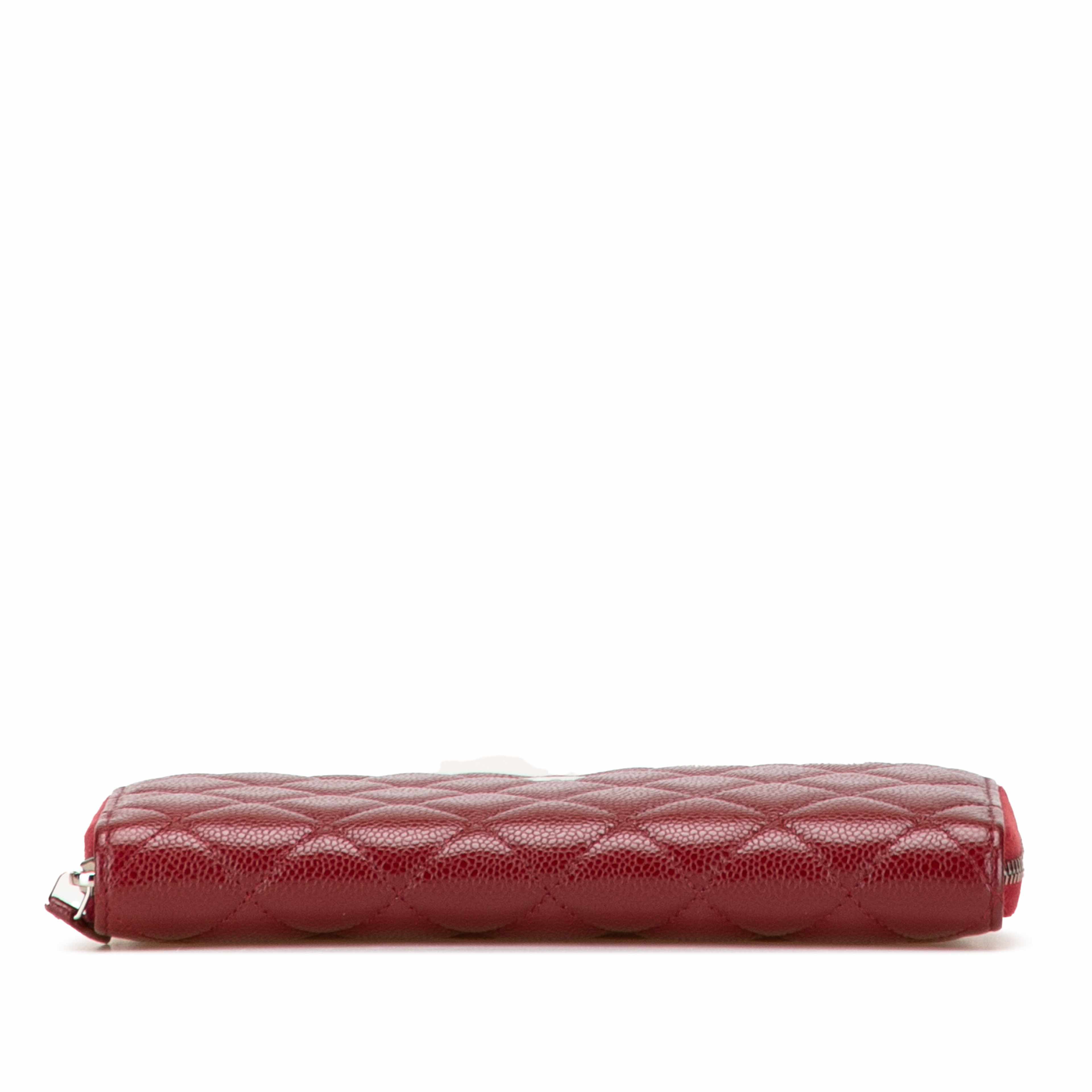 Chanel Cc Quilted Caviar Zip Around Long Wallet, från Luxclusif, i färgen dark red. Klicka för att öppna bilden i stort format