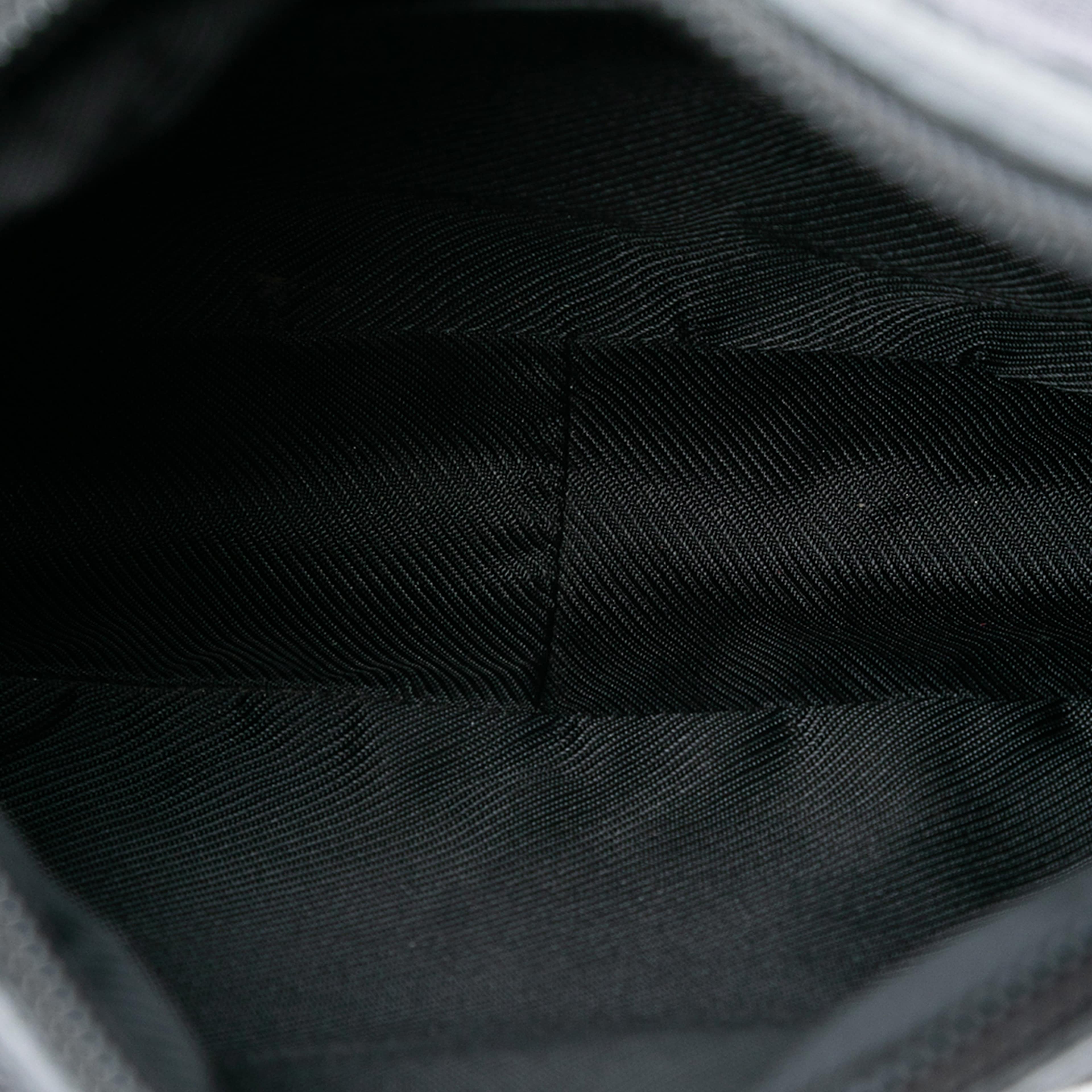 Gucci Gg Canvas Shoulder Bag, från Luxclusif, i färgen dark gray. Klicka för att öppna bilden i stort format