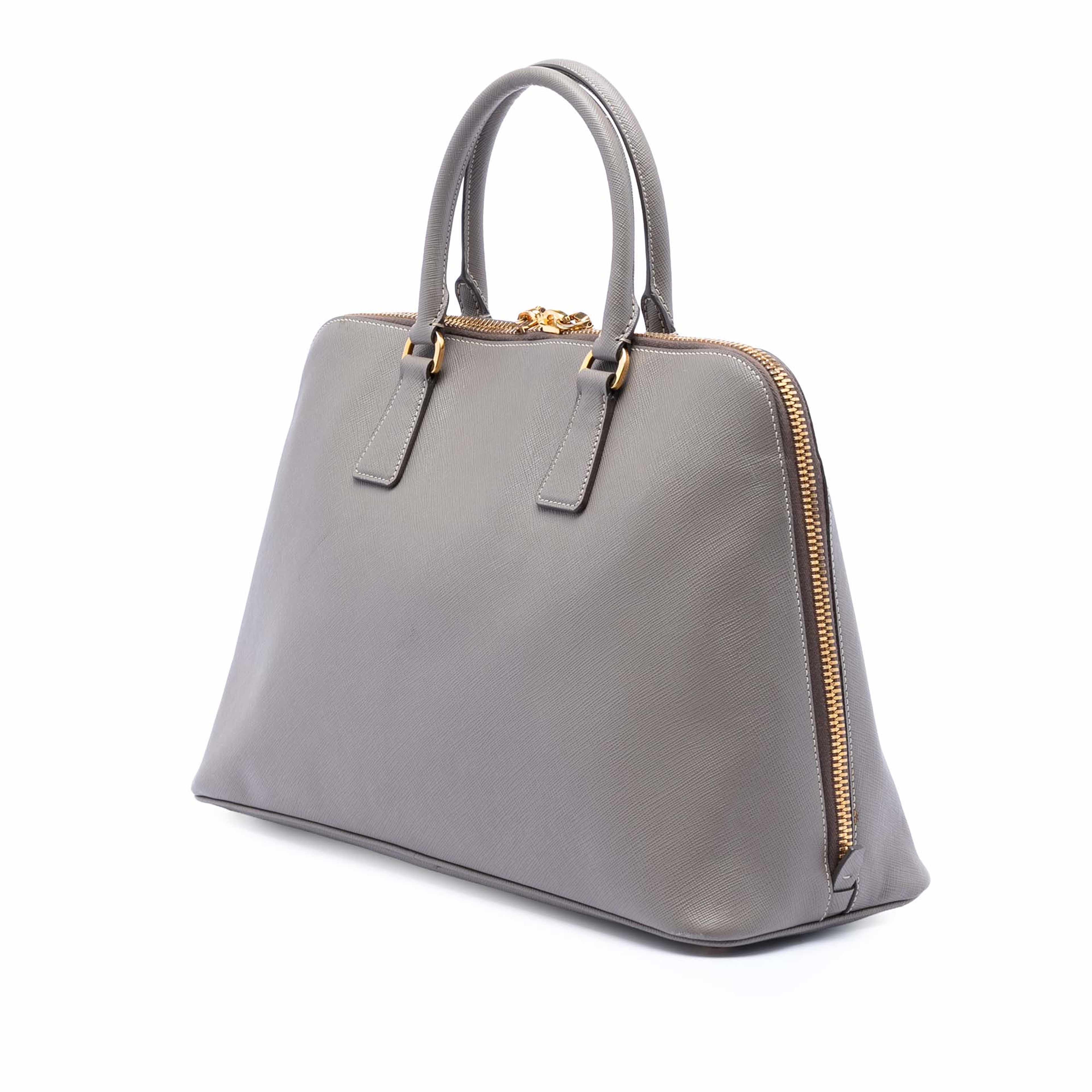 Prada Large Saffiano Lux Promenade Satchel, från Luxclusif, i färgen gray. Klicka för att öppna bilden i stort format