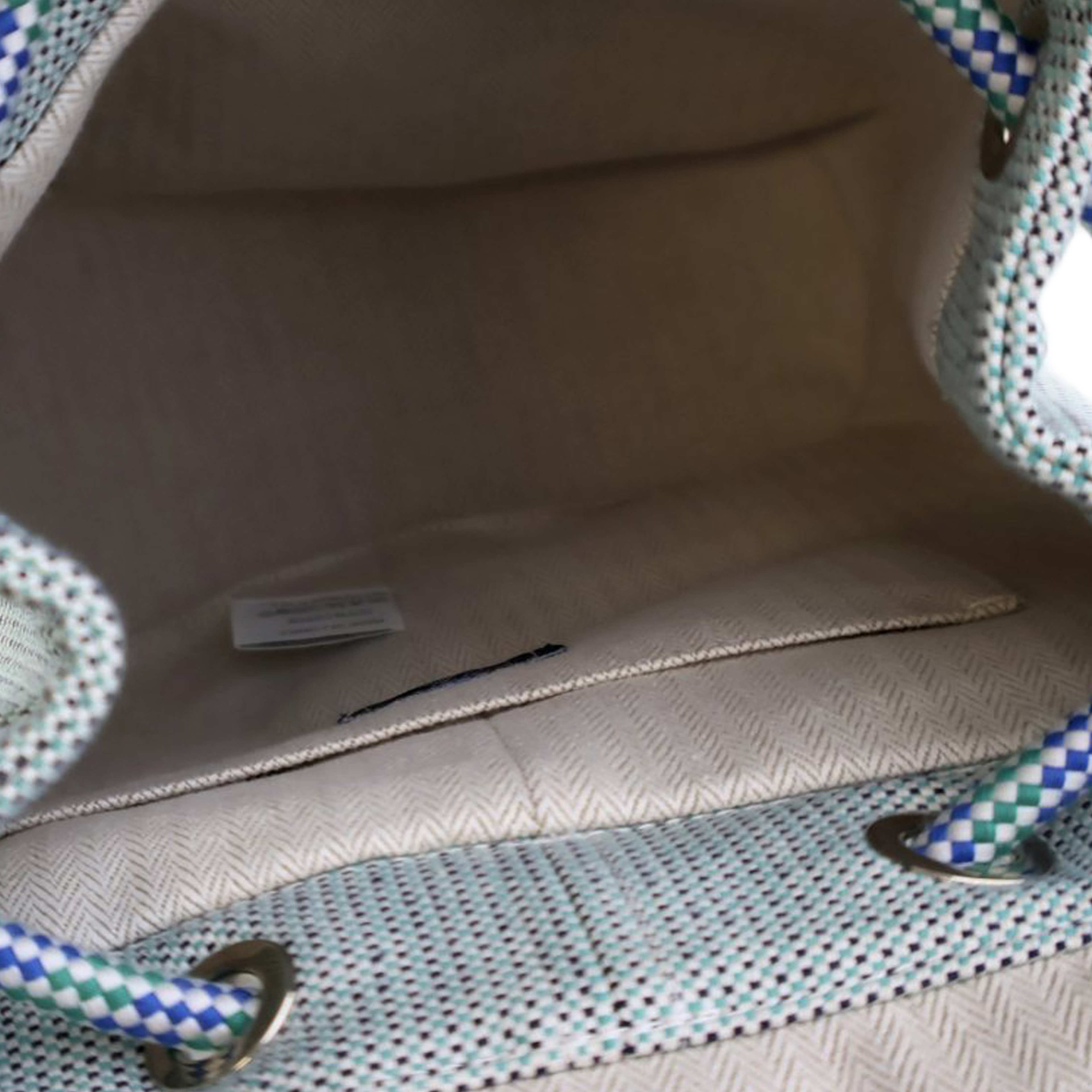 Hermès Canvas Les Cabanes Backpack, från Luxclusif, i färgen light blue. Klicka för att öppna bilden i stort format