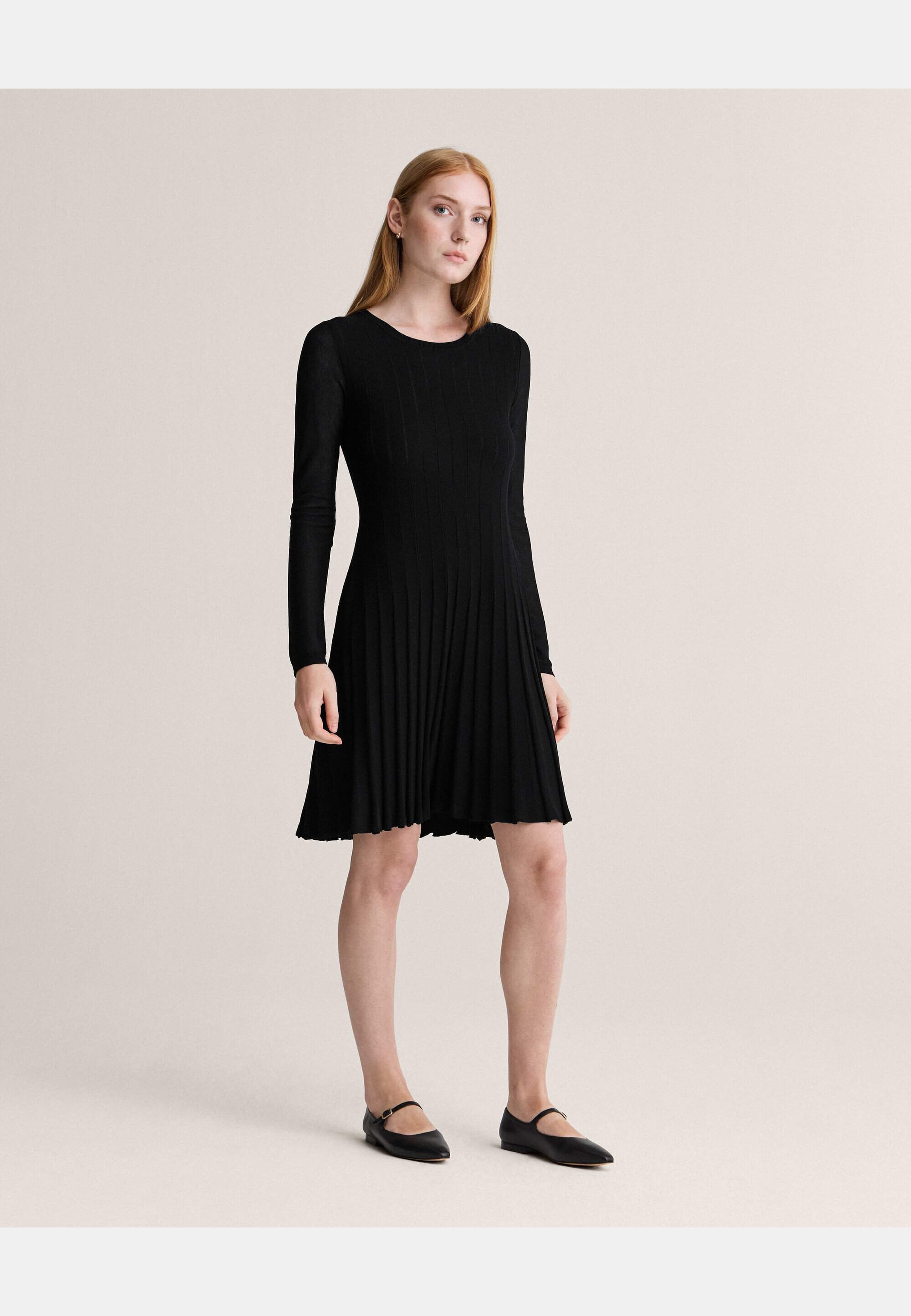 Chantelle Dress, från Newhouse, i färgen svart. Klicka för att öppna bilden i stort format
