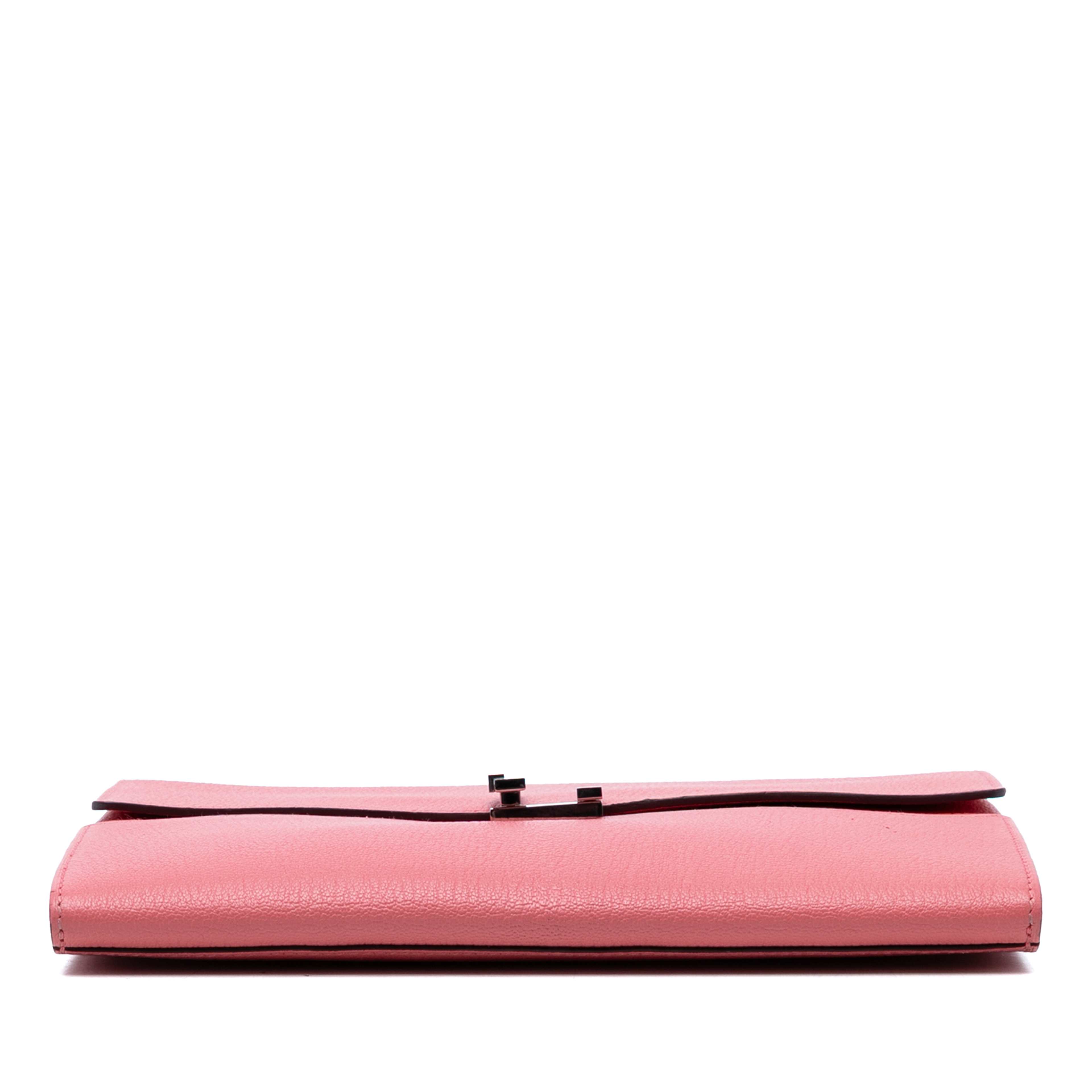 Hermès Chevre Mysore Cinhetic Clutch, från Luxclusif, i färgen pink. Klicka för att öppna bilden i stort format