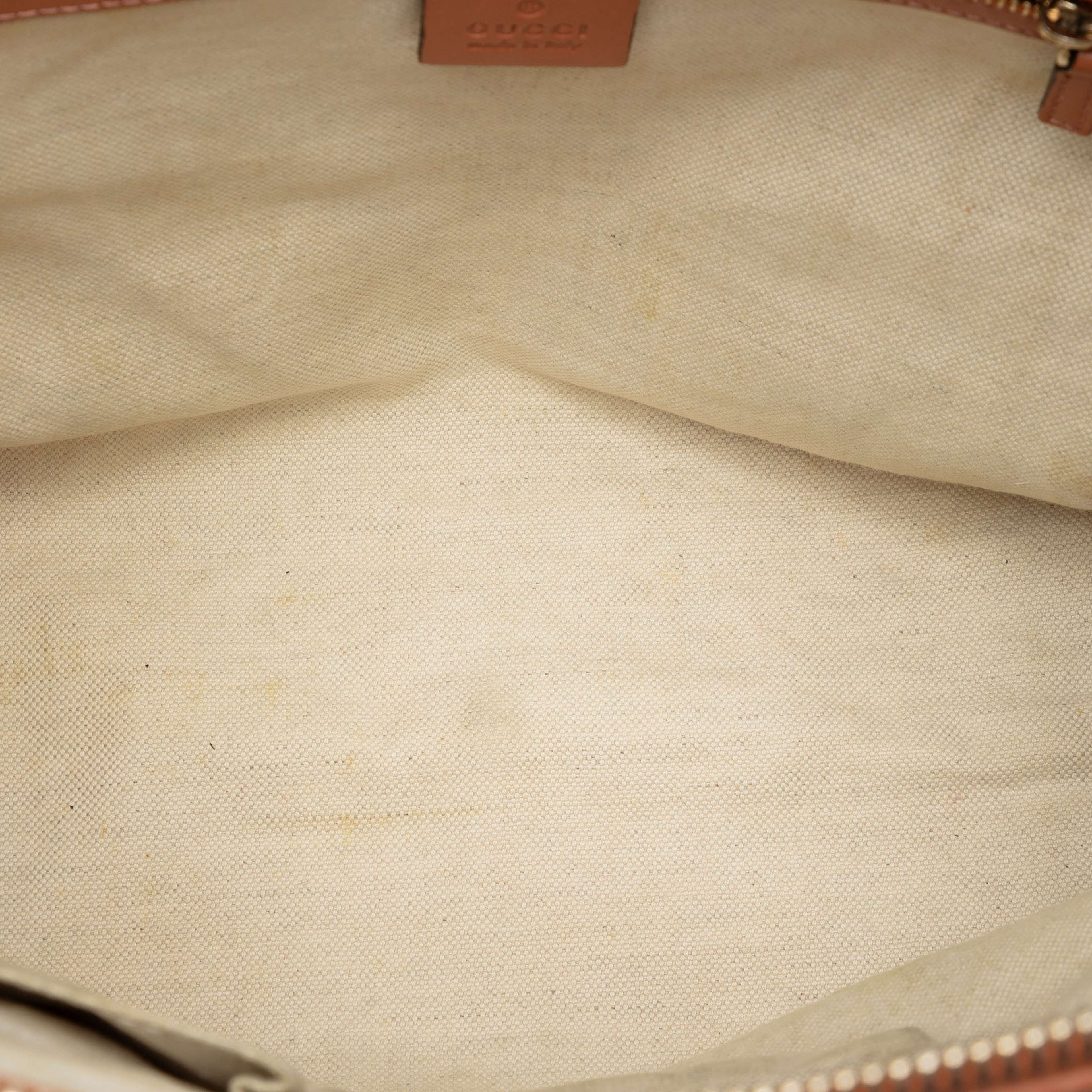 Gucci Gg Canvas Heart Bit Satchel, från Luxclusif, i färgen beige. Klicka för att öppna bilden i stort format