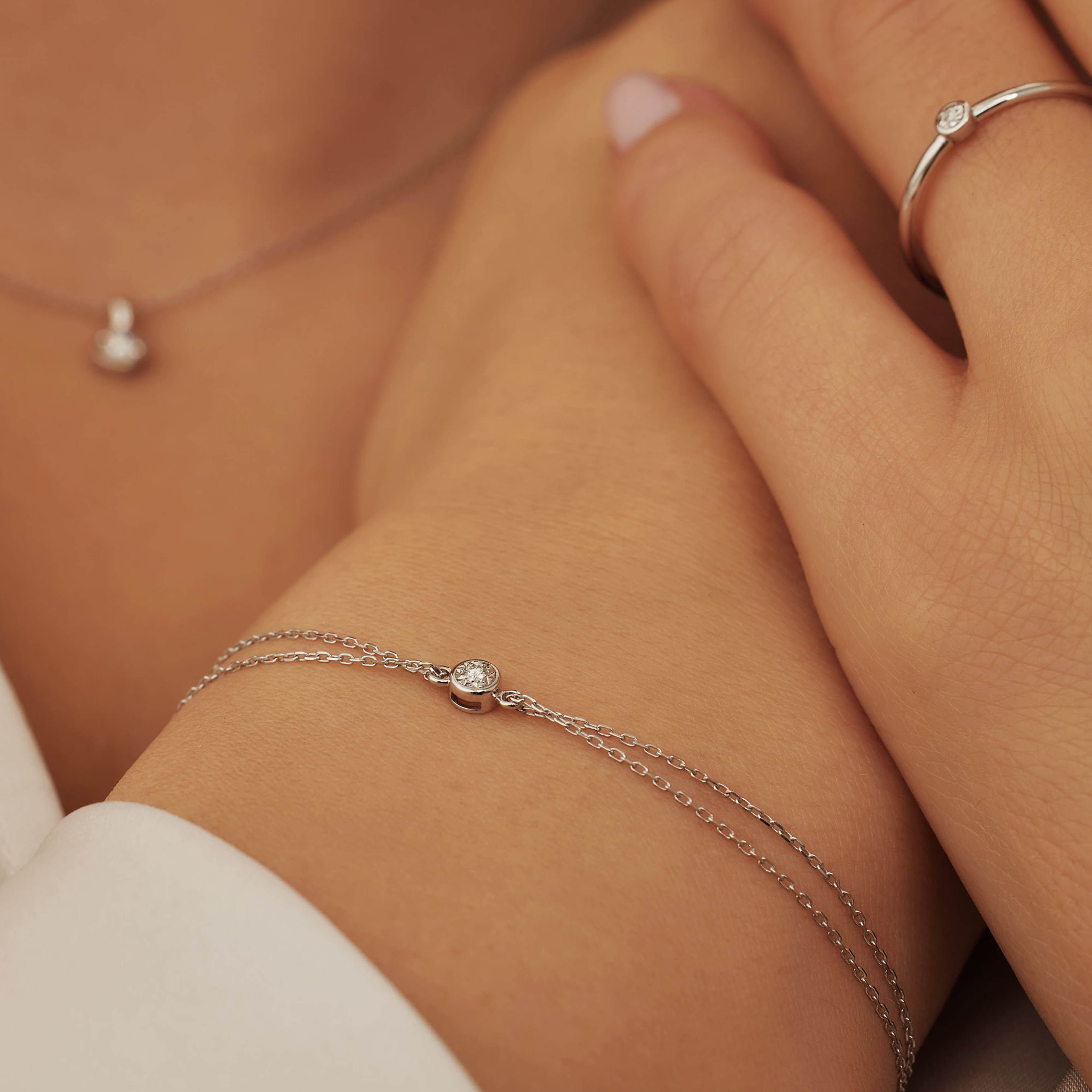 De La Paix 14 Karat Vitguld Armband, från Isabel Bernard, i färgen vitt guld. Klicka för att öppna bilden i stort format