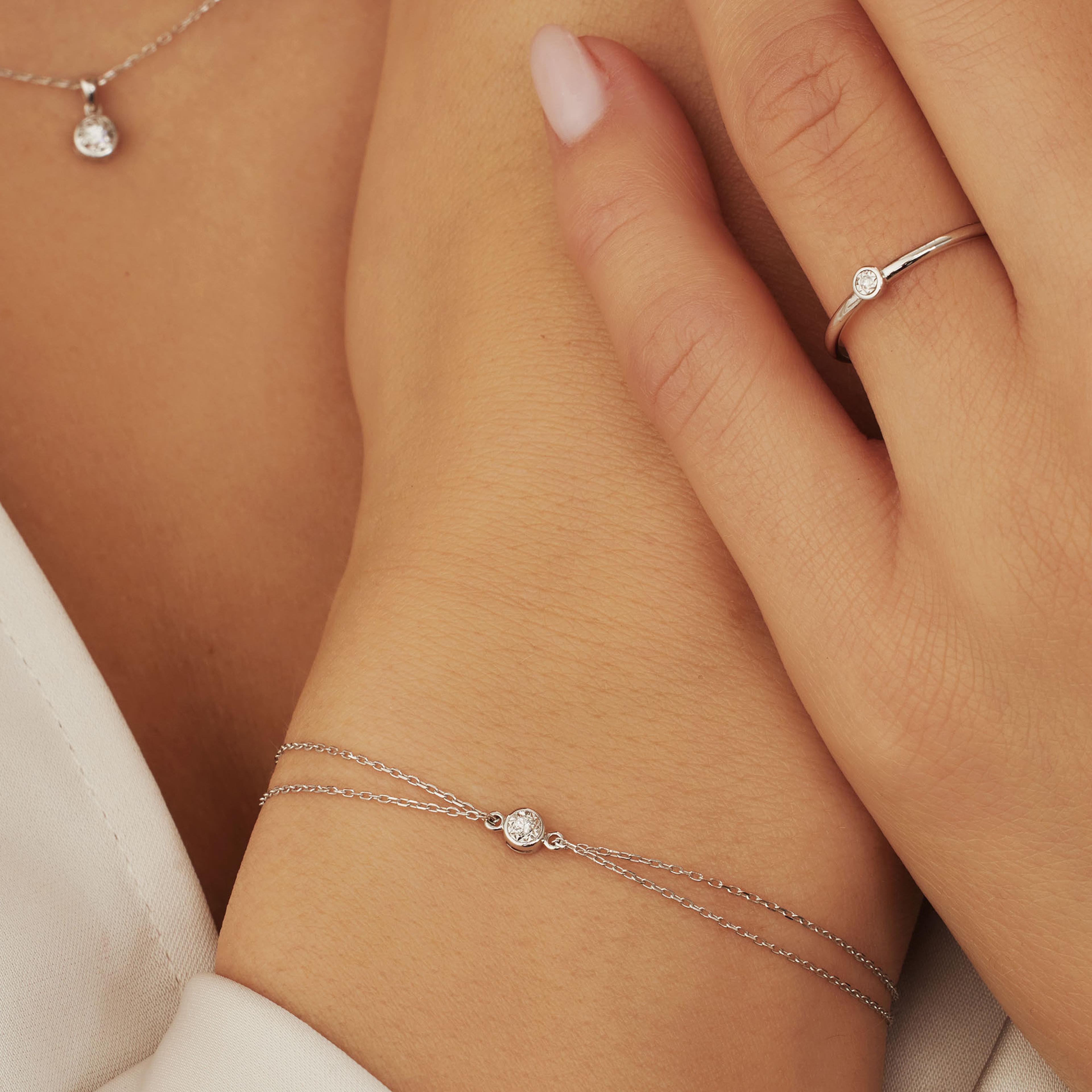 De La Paix 14 Karat Vitguld Armband, från Isabel Bernard, i färgen vitt guld. Klicka för att öppna bilden i stort format
