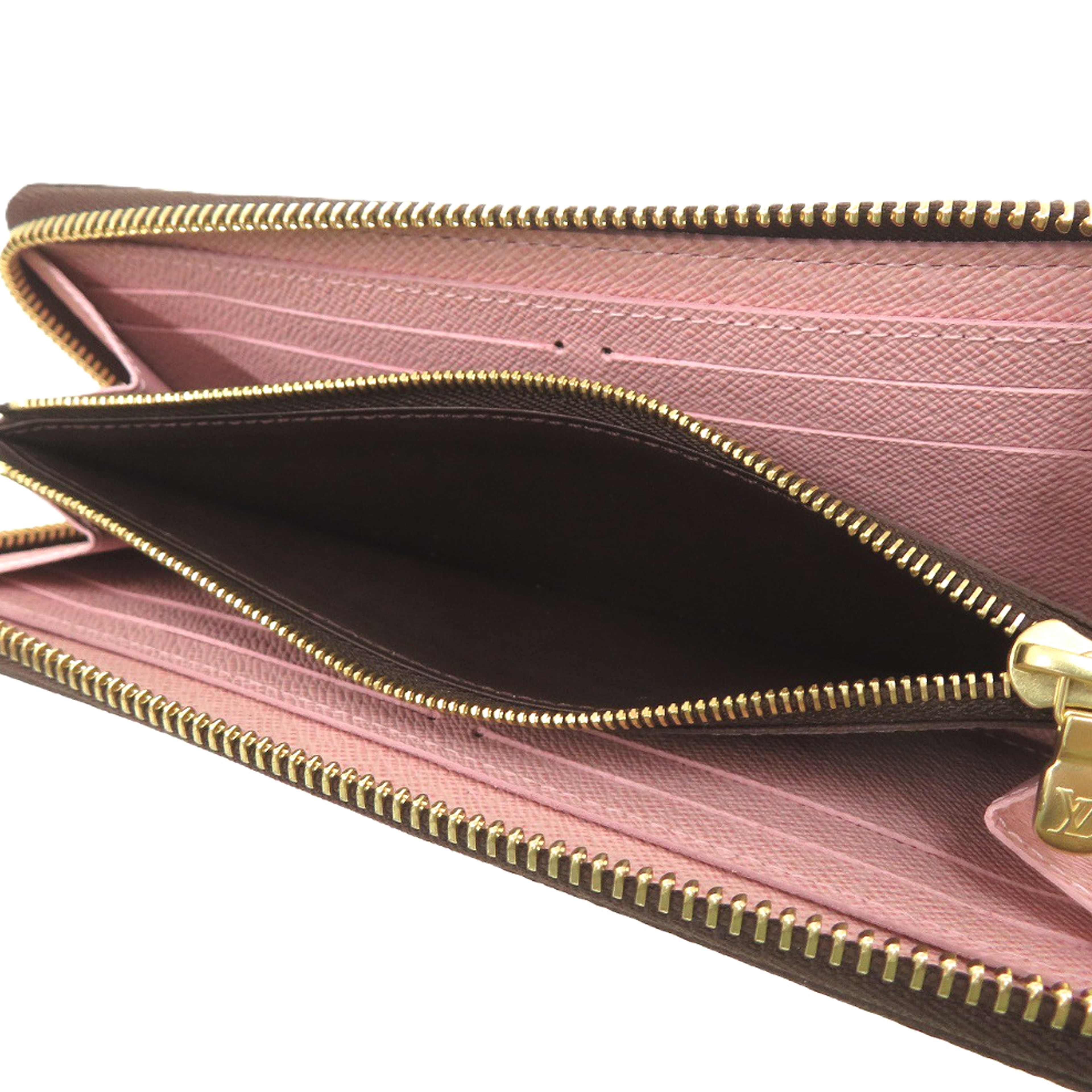 Louis Vuitton Monogram Clemence Long Wallet, från Luxclusif, i färgen brun. Klicka för att öppna bilden i stort format