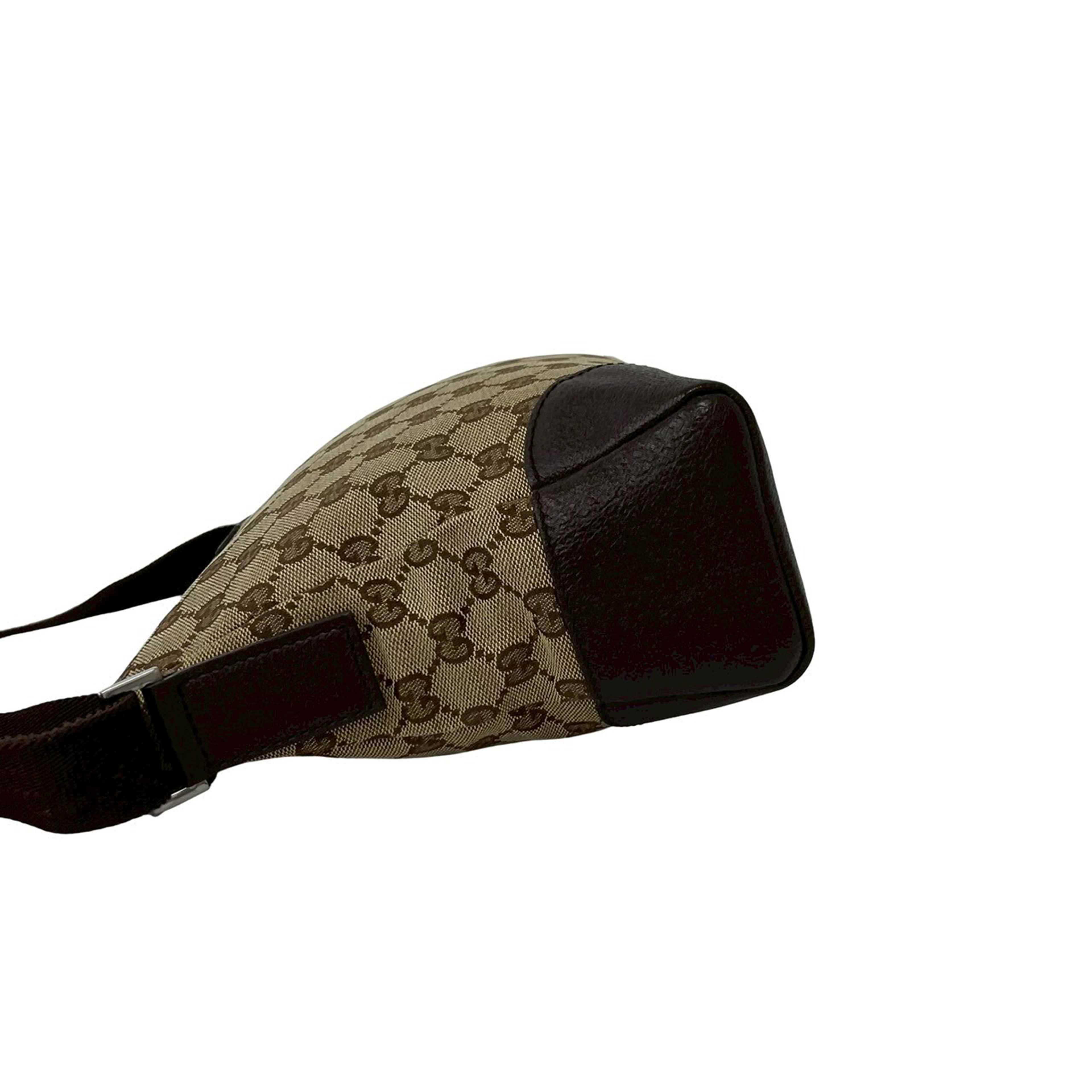 Gucci Gg Canvas Crossbody, från Luxclusif, i färgen beige. Klicka för att öppna bilden i stort format