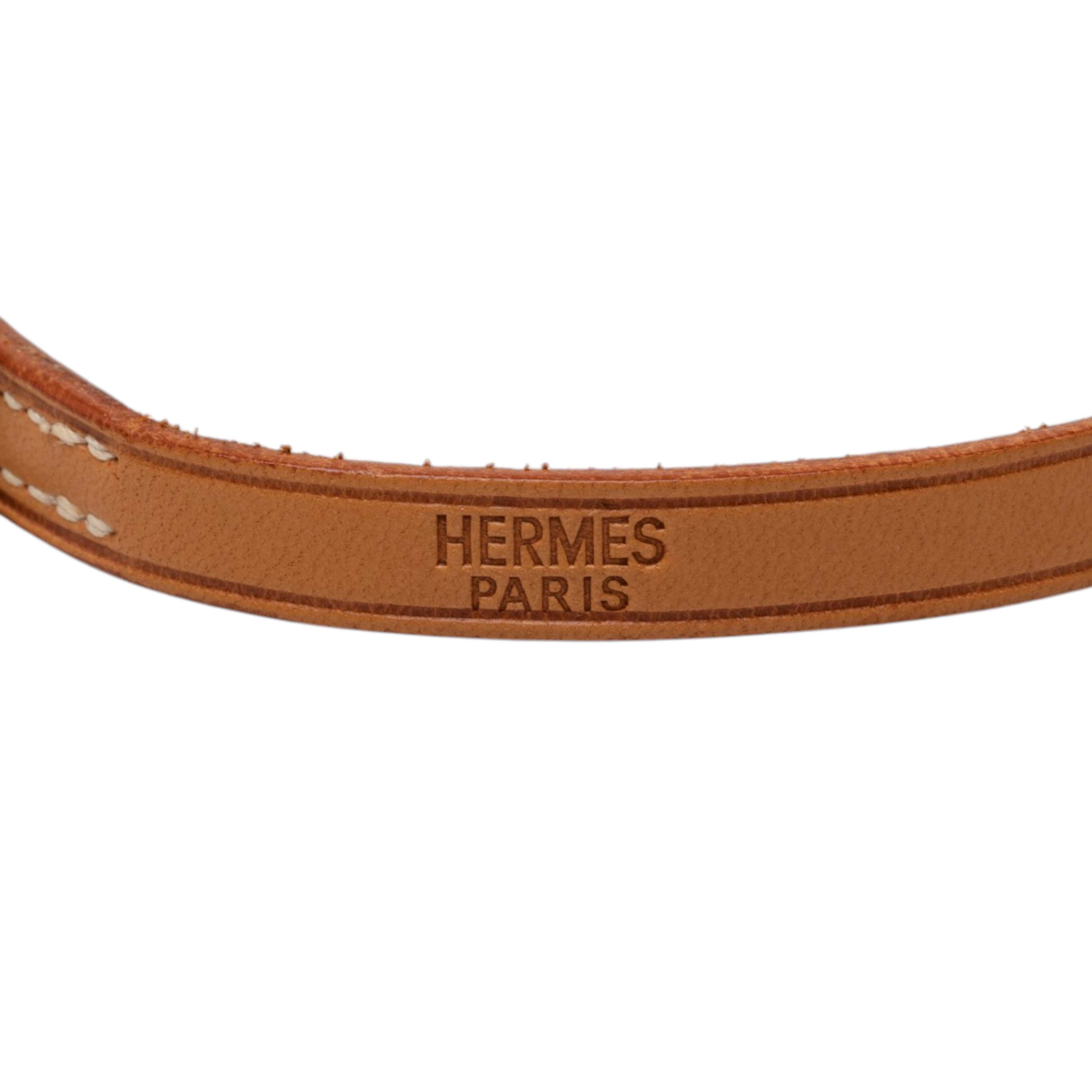 Hermès Swift Behapi Triple Tour Bracelet, från Luxclusif, i färgen brun. Klicka för att öppna bilden i stort format