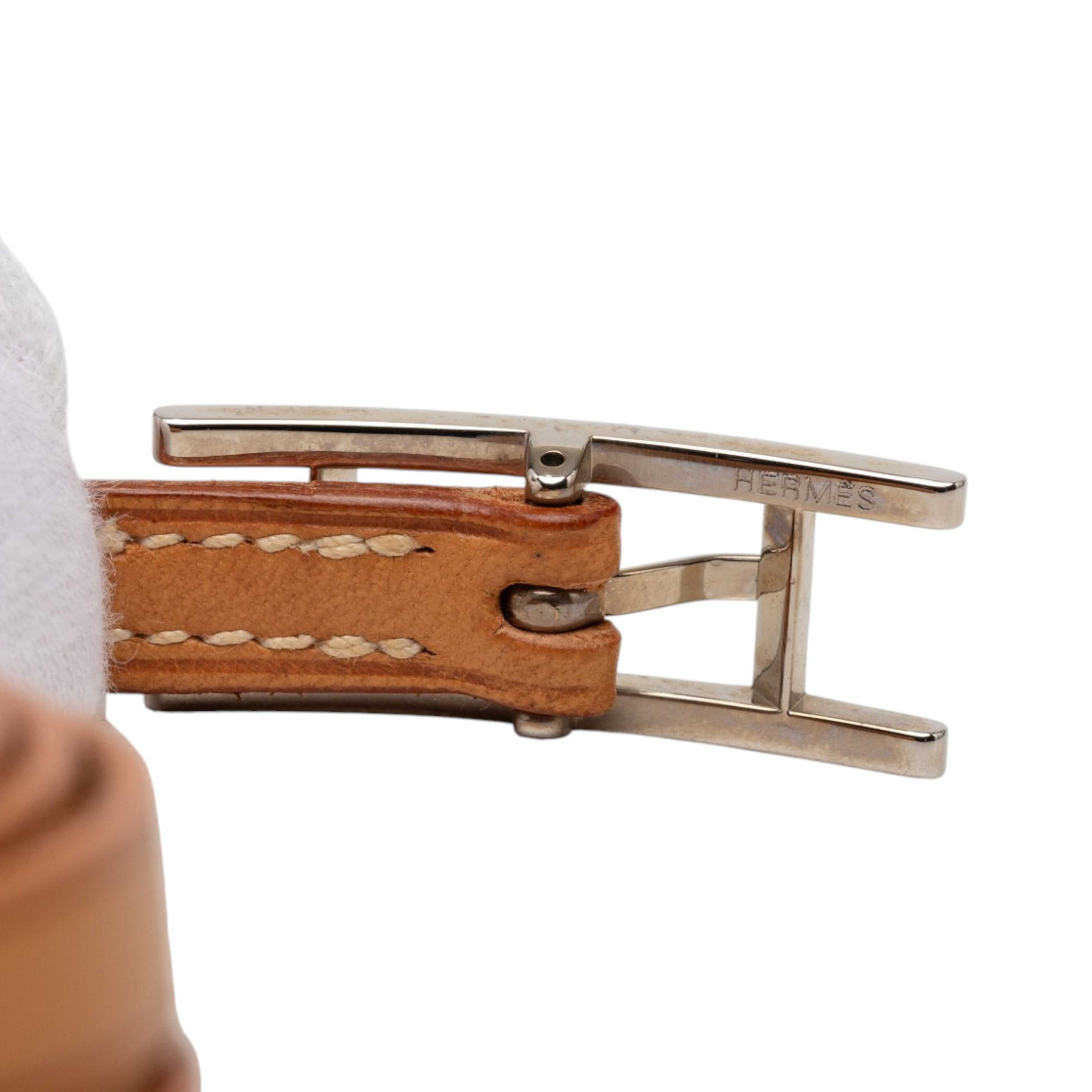 Hermès Swift Behapi Triple Tour Bracelet, från Luxclusif, i färgen brown. Klicka för att öppna bilden i stort format
