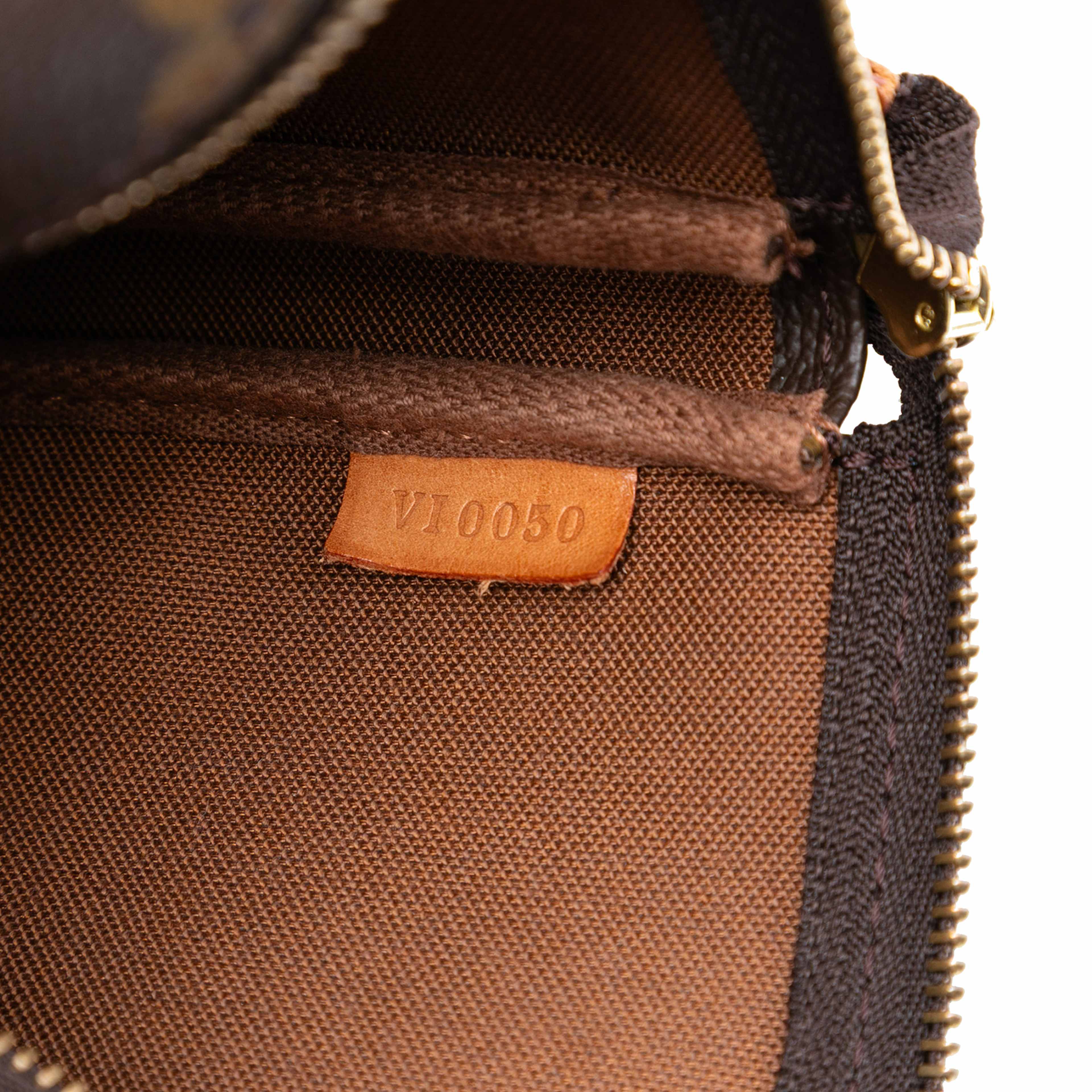 Louis Vuitton Monogram Pochette Accessoires, från Luxclusif, i färgen brown. Klicka för att öppna bilden i stort format