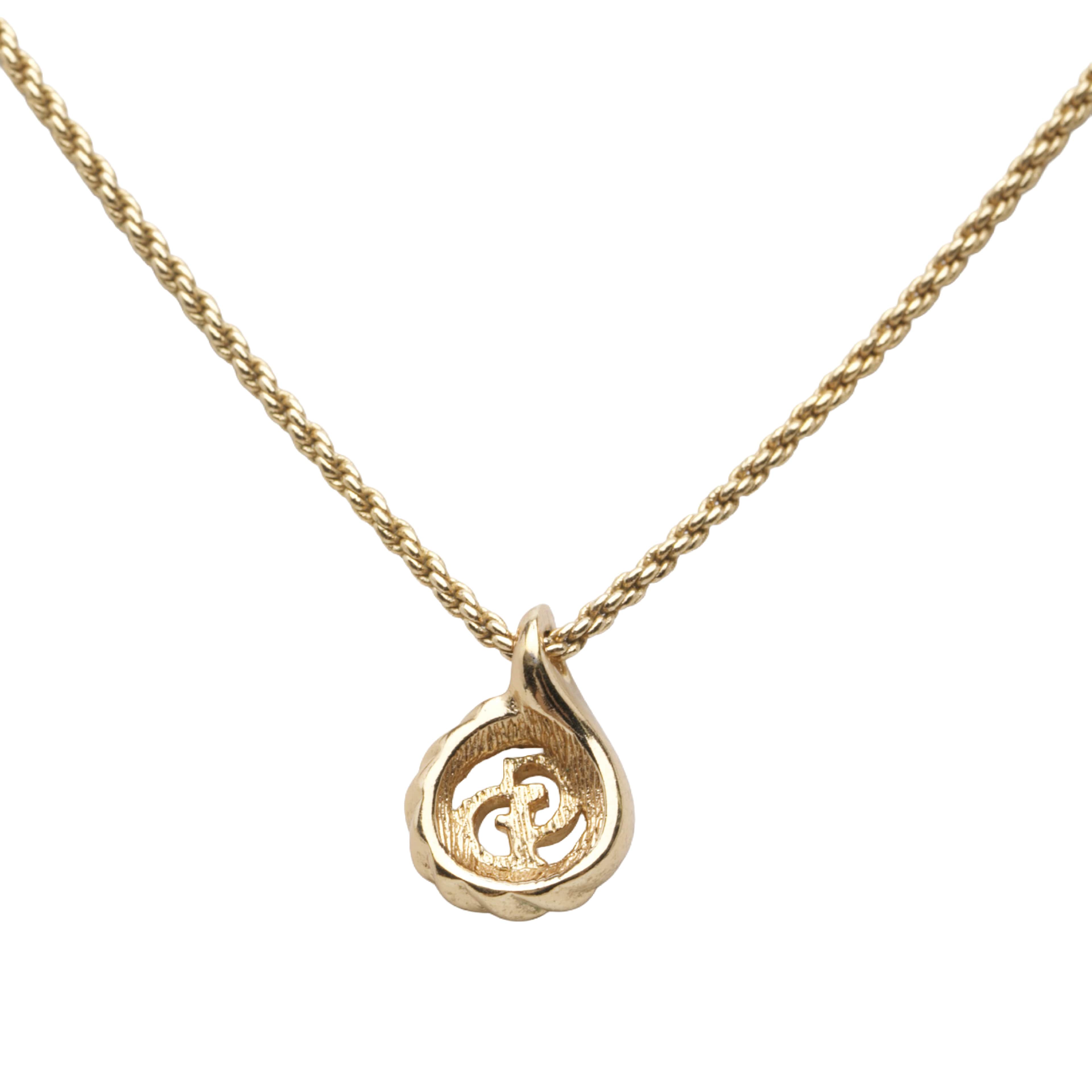 Dior Gold Plated Cd Logo Water Drop Shape Pendant Necklace, från Luxclusif, i färgen guld. Klicka för att öppna bilden i stort format
