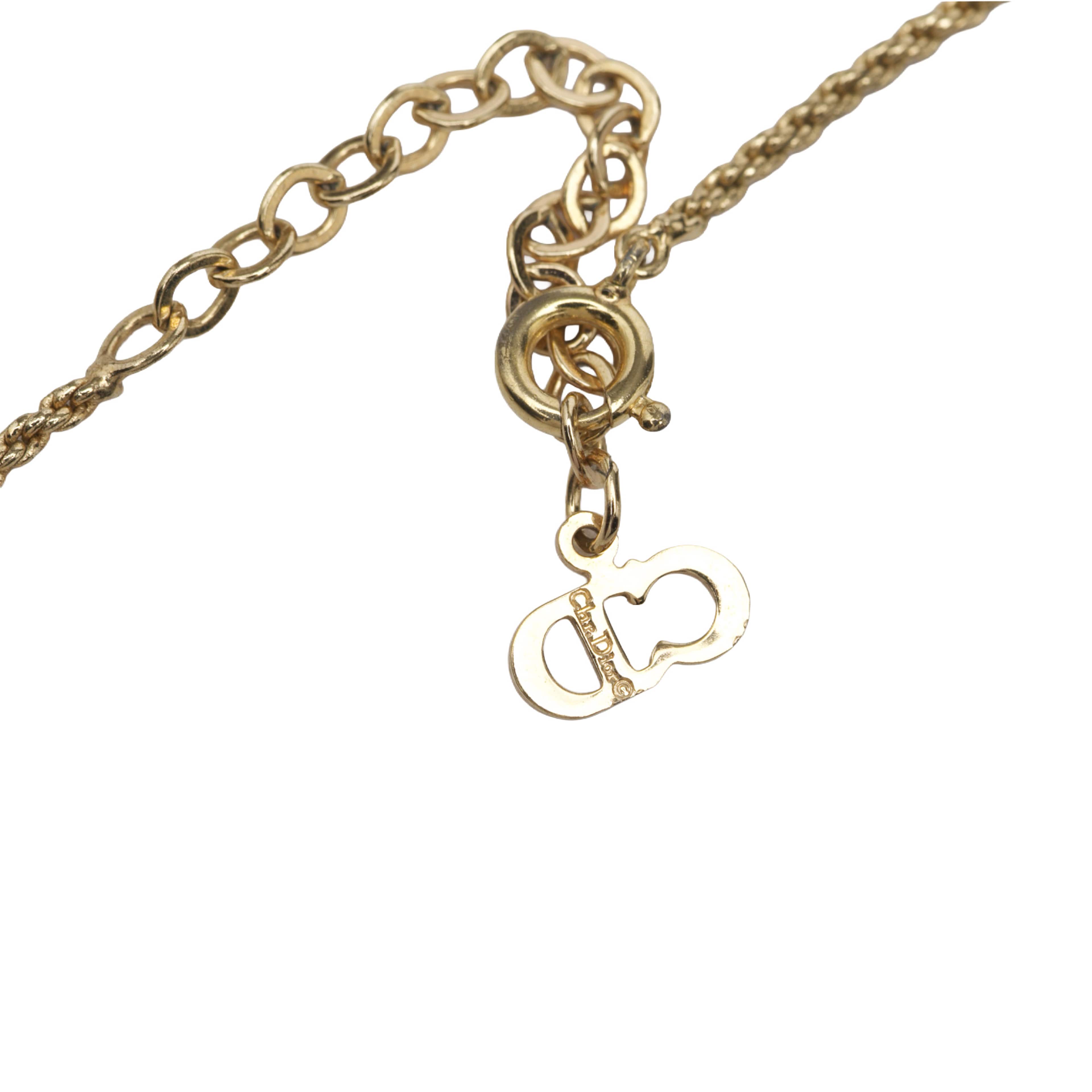 Dior Gold Plated Cd Logo Water Drop Shape Pendant Necklace, från Luxclusif, i färgen guld. Klicka för att öppna bilden i stort format