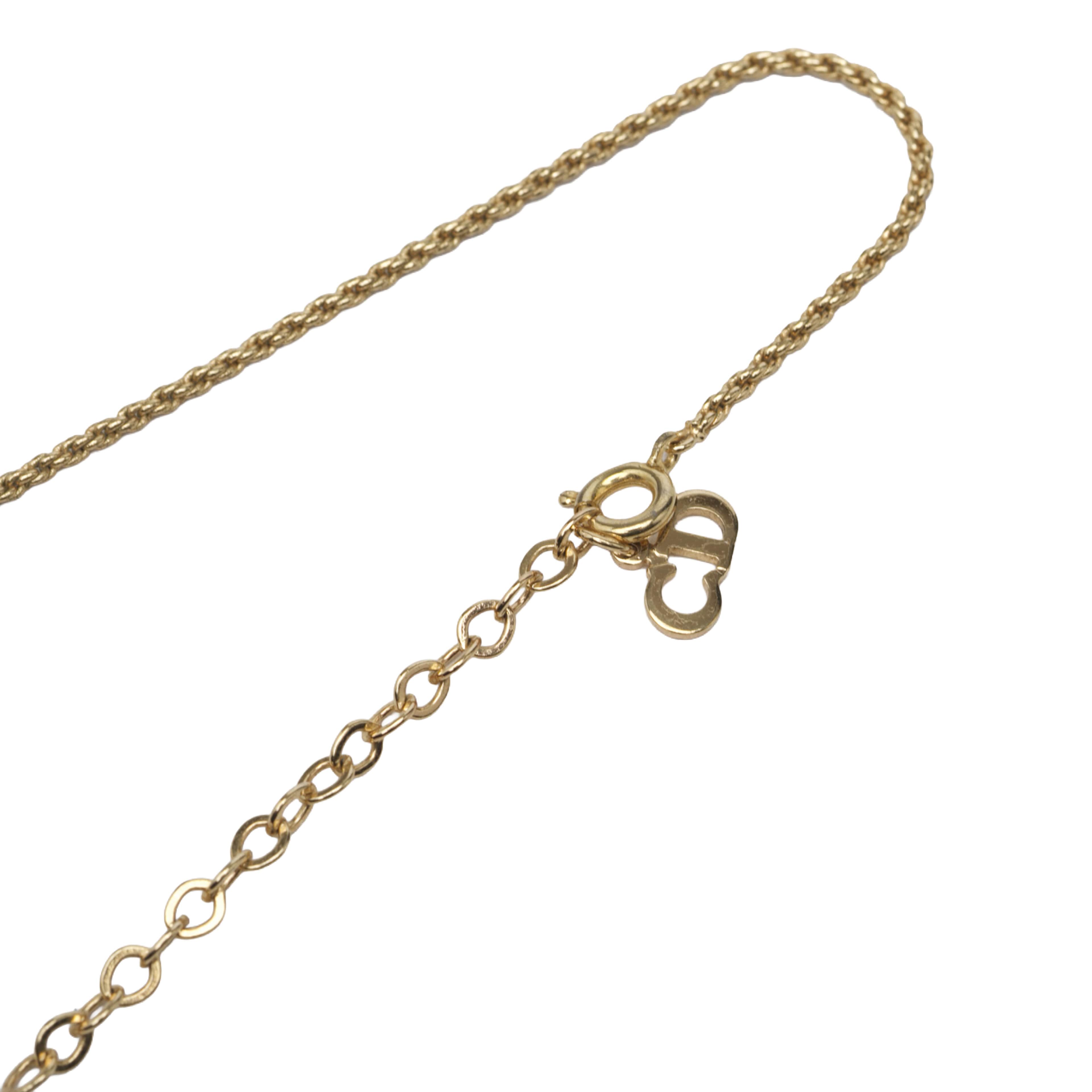 Dior Gold Plated Cd Logo Water Drop Shape Pendant Necklace, från Luxclusif, i färgen guld. Klicka för att öppna bilden i stort format