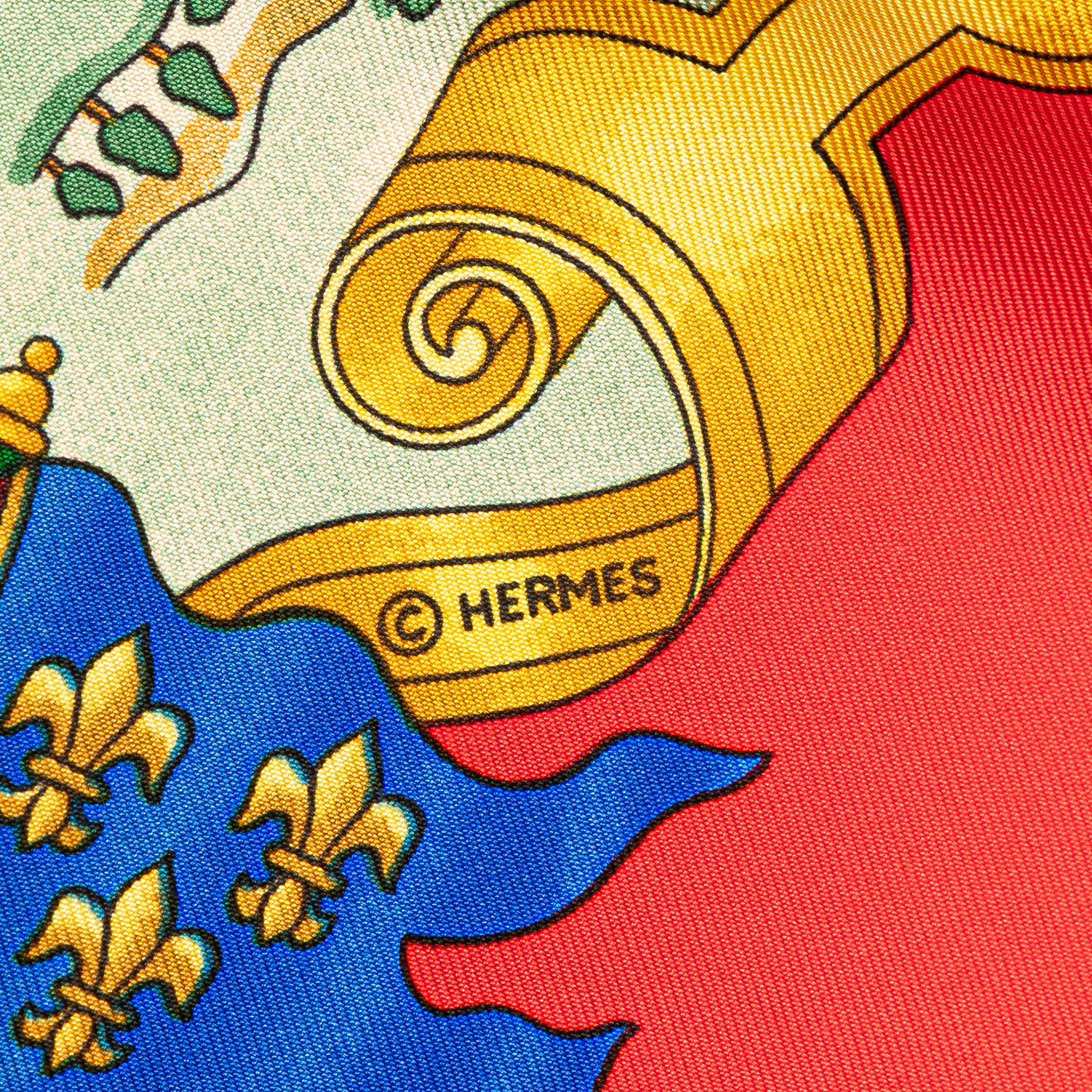 Hermès Voiles De Lumiere Silk Scarf, från Luxclusif, i färgen red.