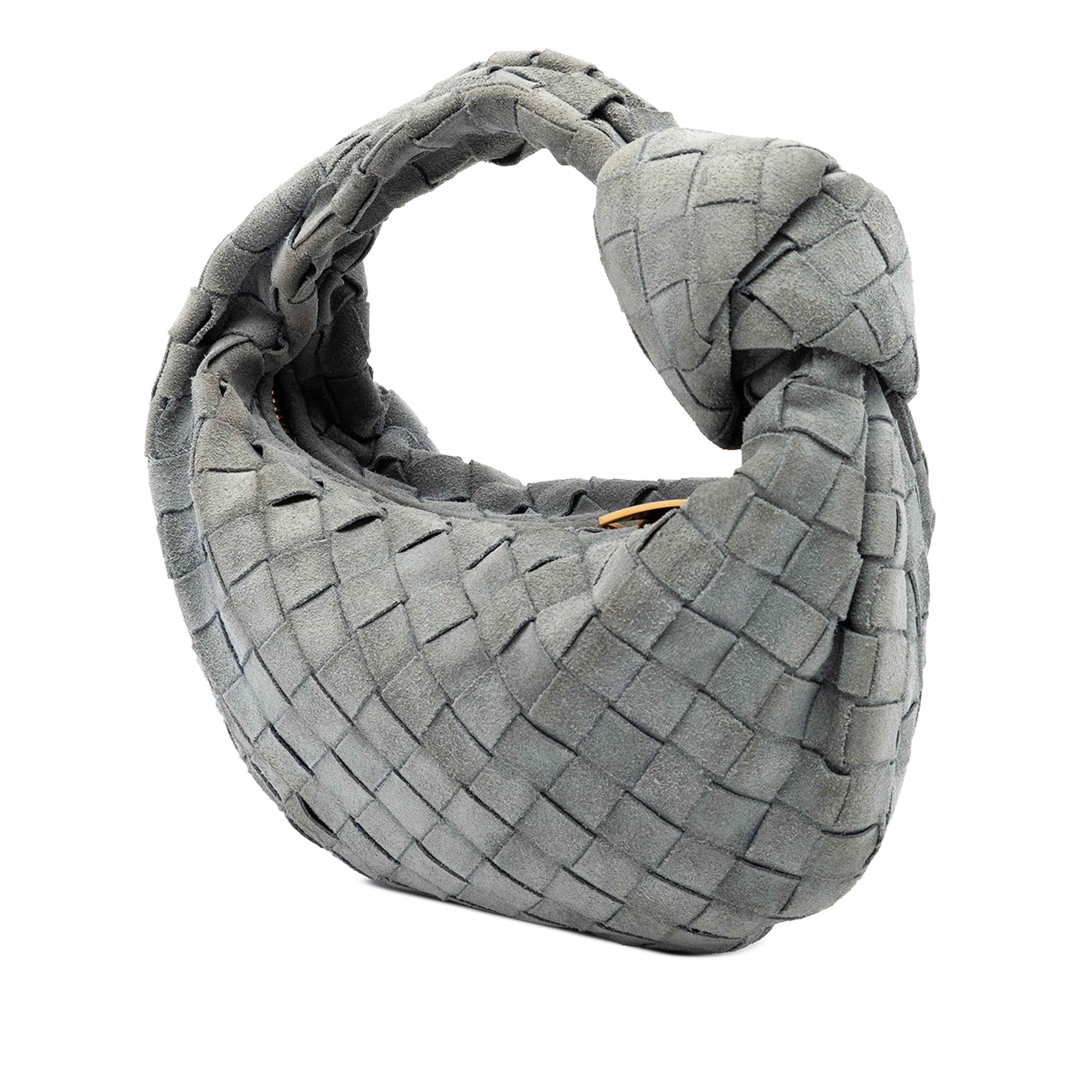 Bottega Veneta Mini Suede Intrecciato Jodie, från Luxclusif, i färgen gray. Klicka för att öppna bilden i stort format