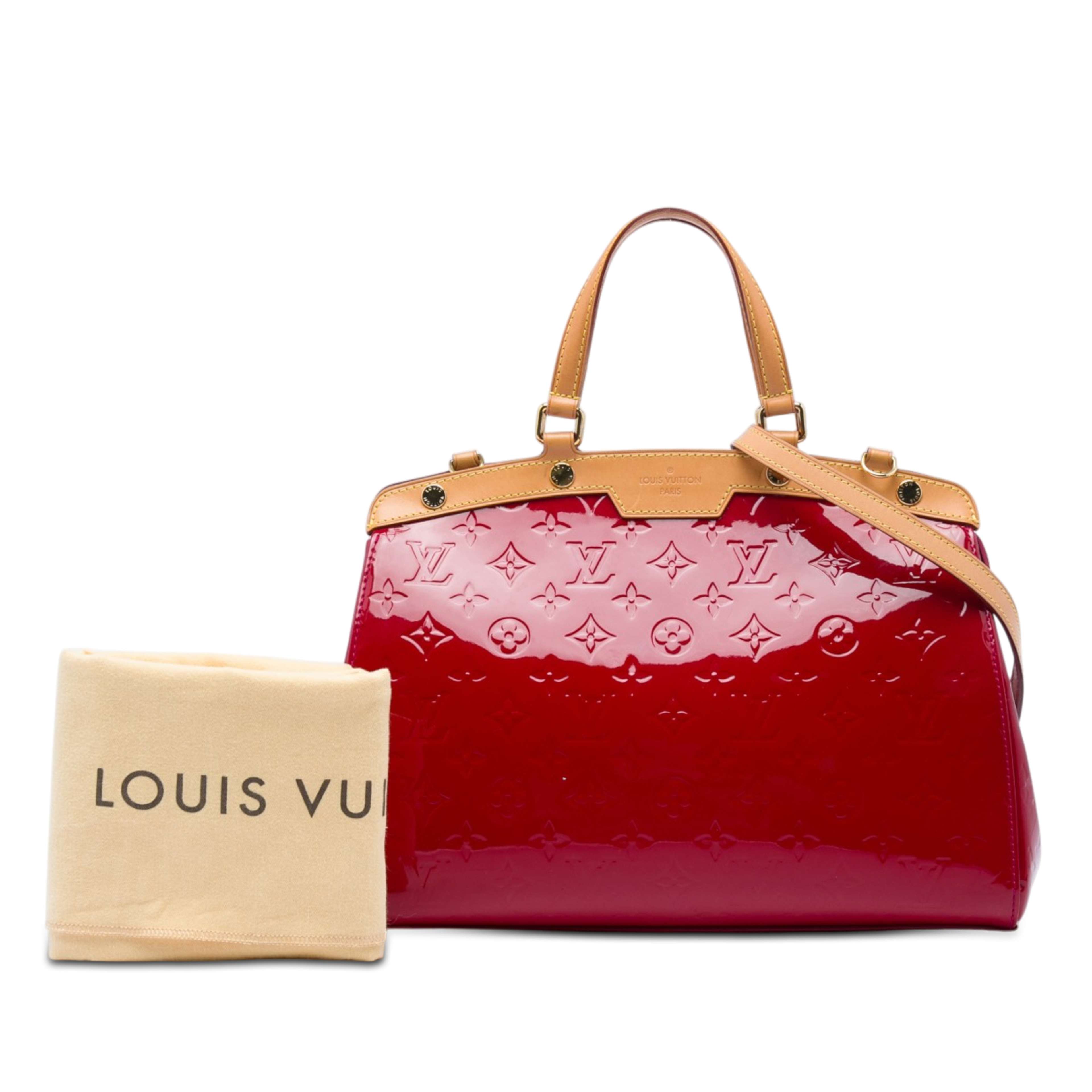 Louis Vuitton Monogram Vernis Brea Mm, från Luxclusif, i färgen röd. Klicka för att öppna bilden i stort format