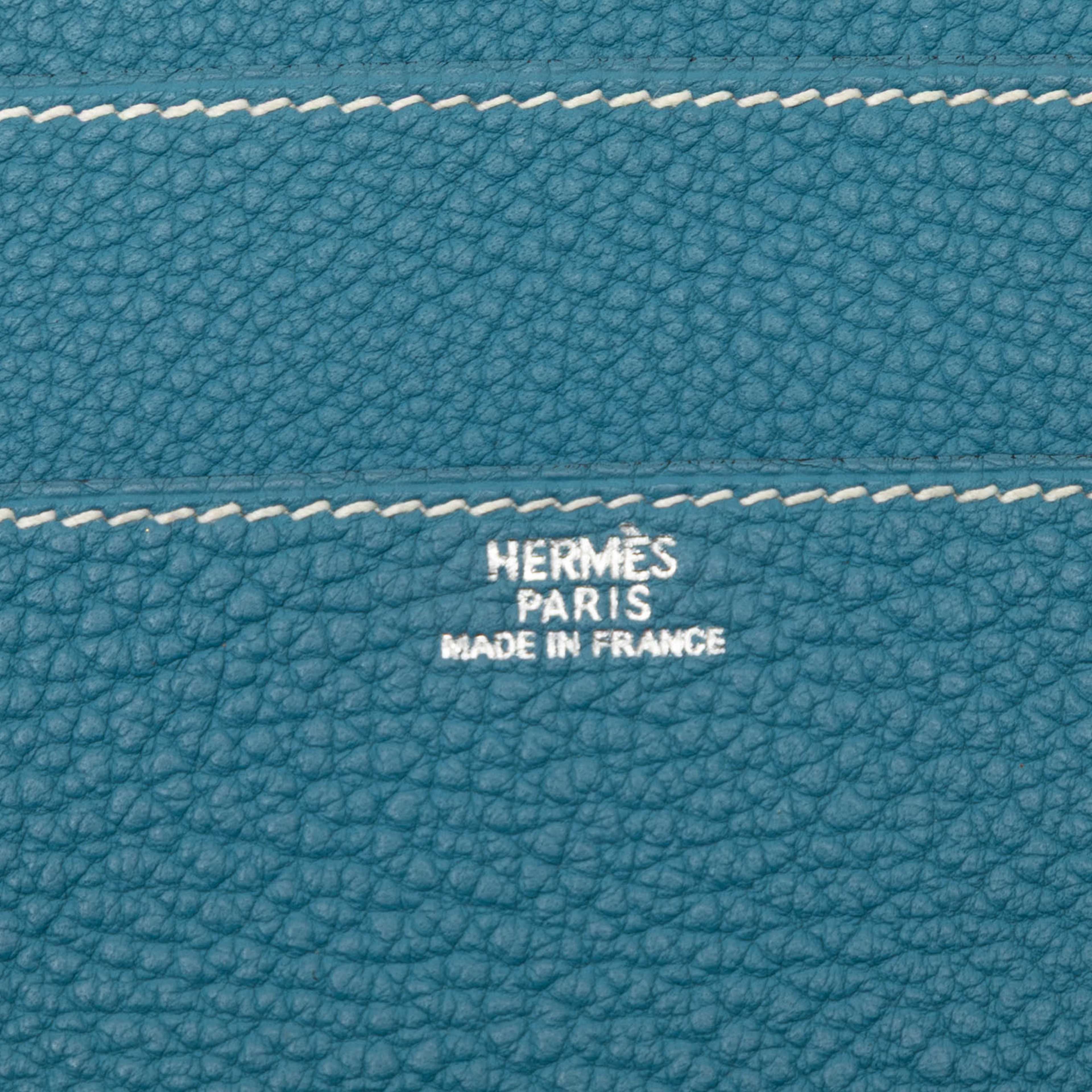 Hermès Togo Dogon Long Wallet, från Luxclusif, i färgen light blue. Klicka för att öppna bilden i stort format