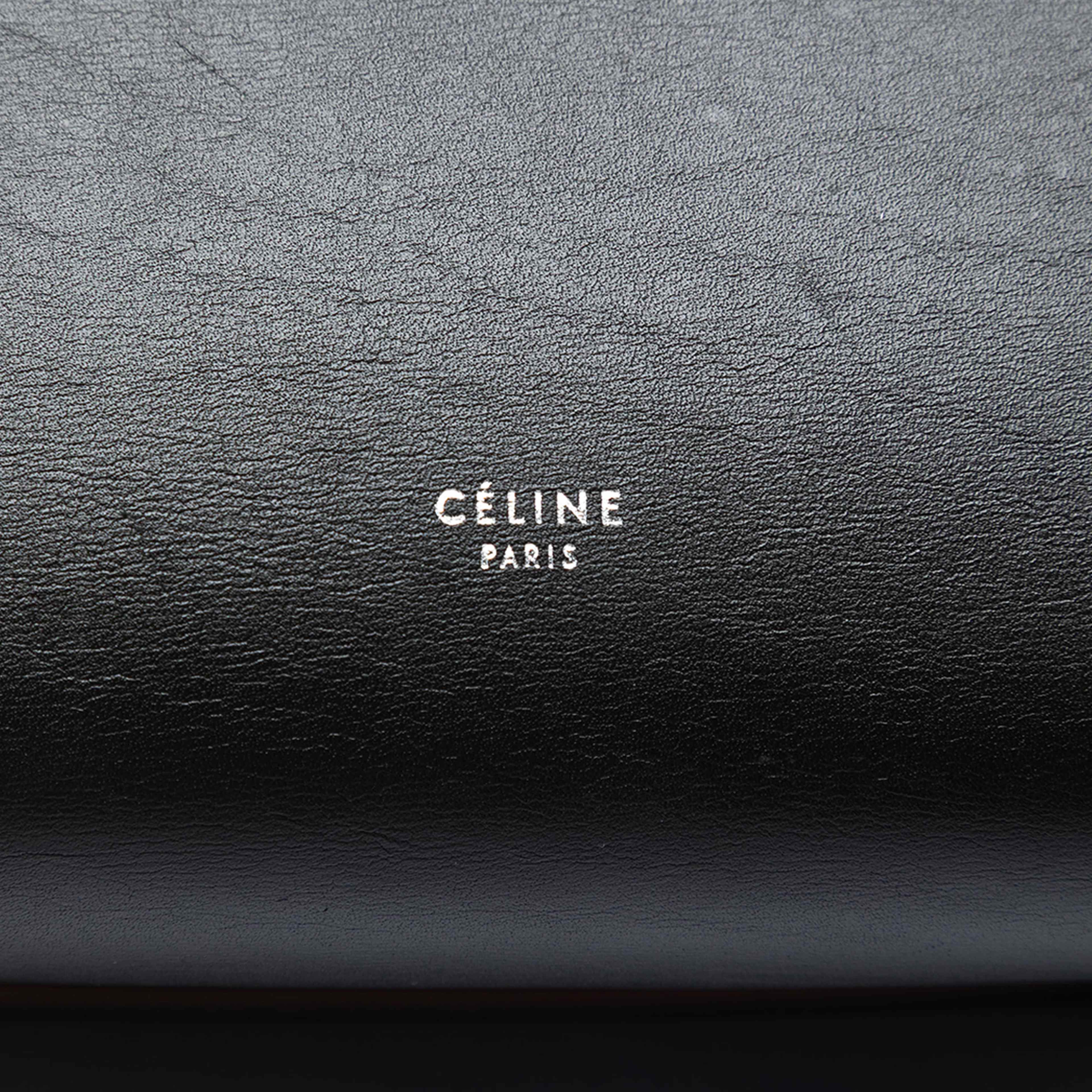 Celine Mini Smooth Calfskin Belt Bag, från Luxclusif, i färgen svart. Klicka för att öppna bilden i stort format