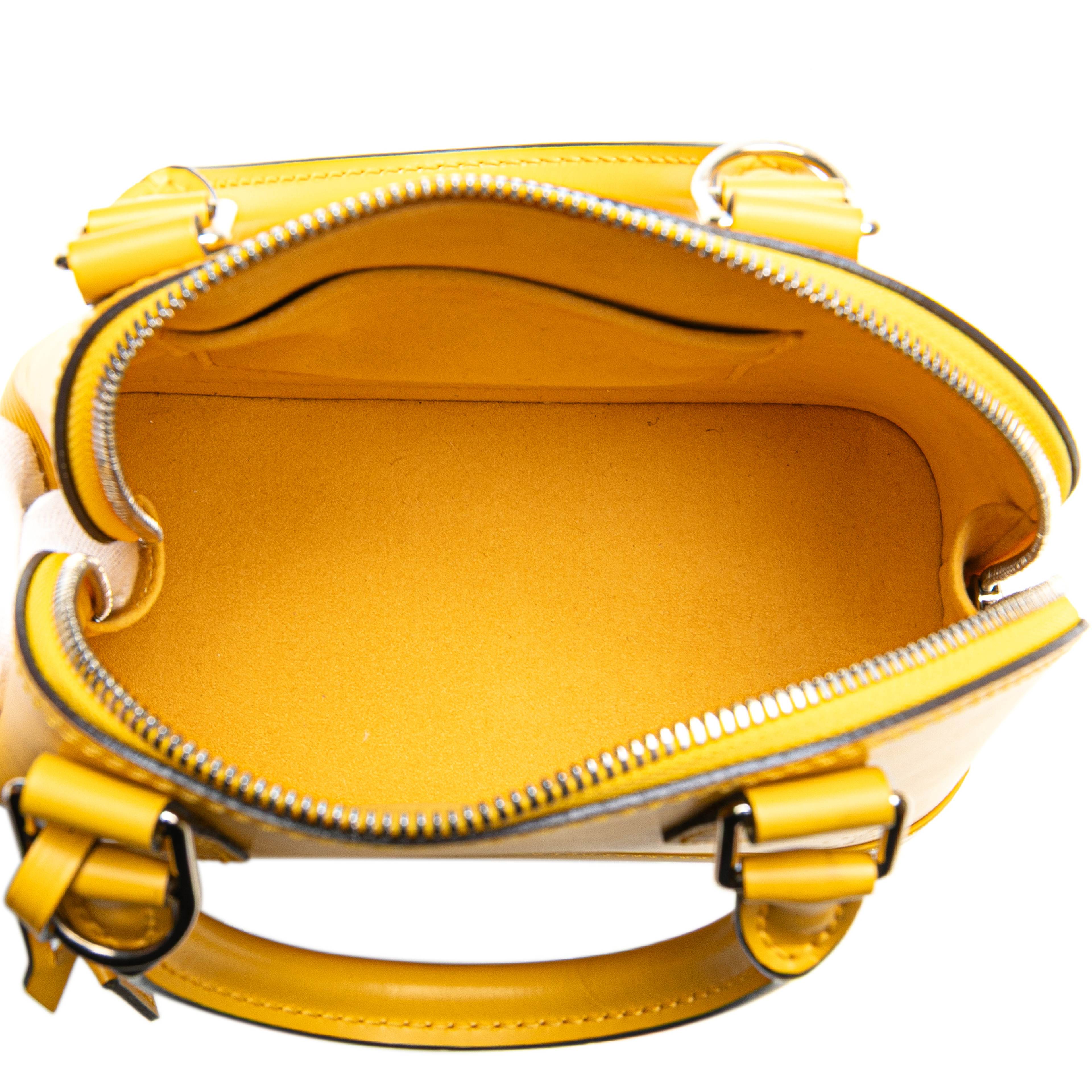 Louis Vuitton Epi Alma Bb, från Luxclusif, i färgen yellow. Klicka för att öppna bilden i stort format