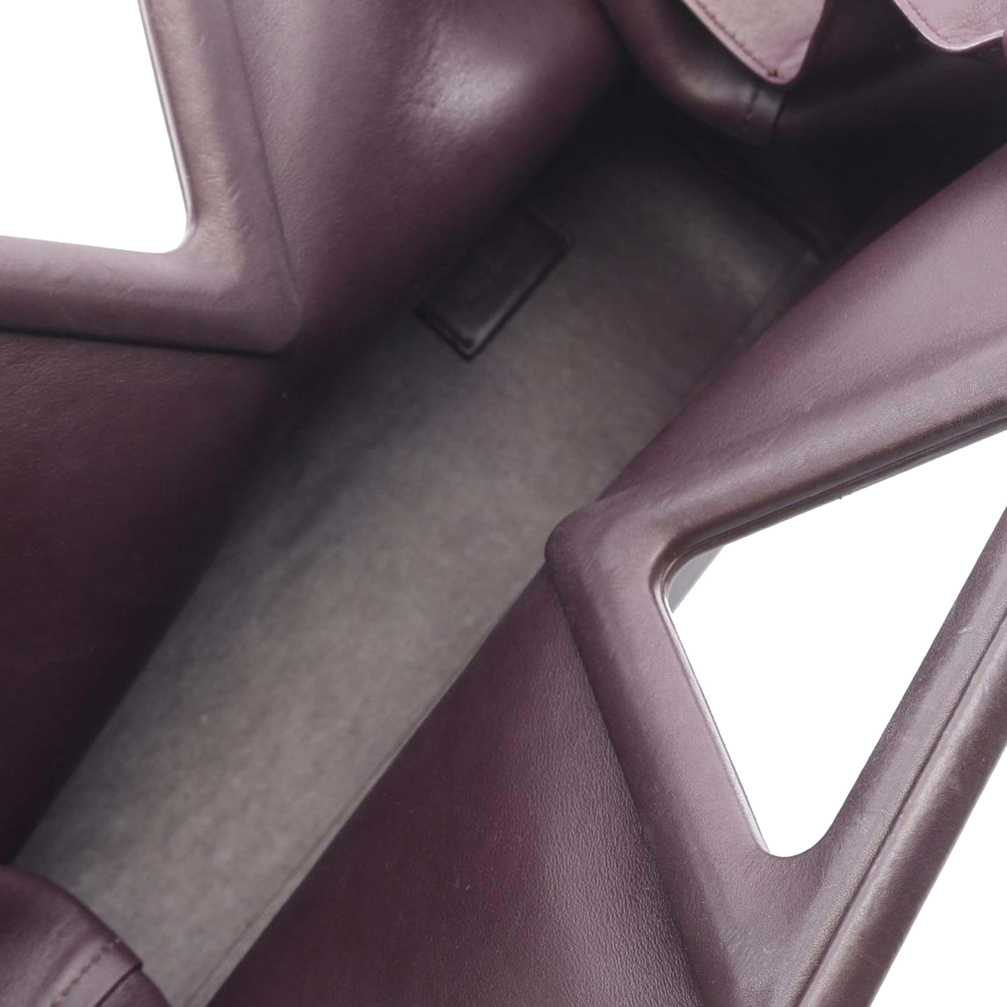 Bottega Veneta Medium Leather Point Satchel, från Luxclusif, i färgen purpur. Klicka för att öppna bilden i stort format