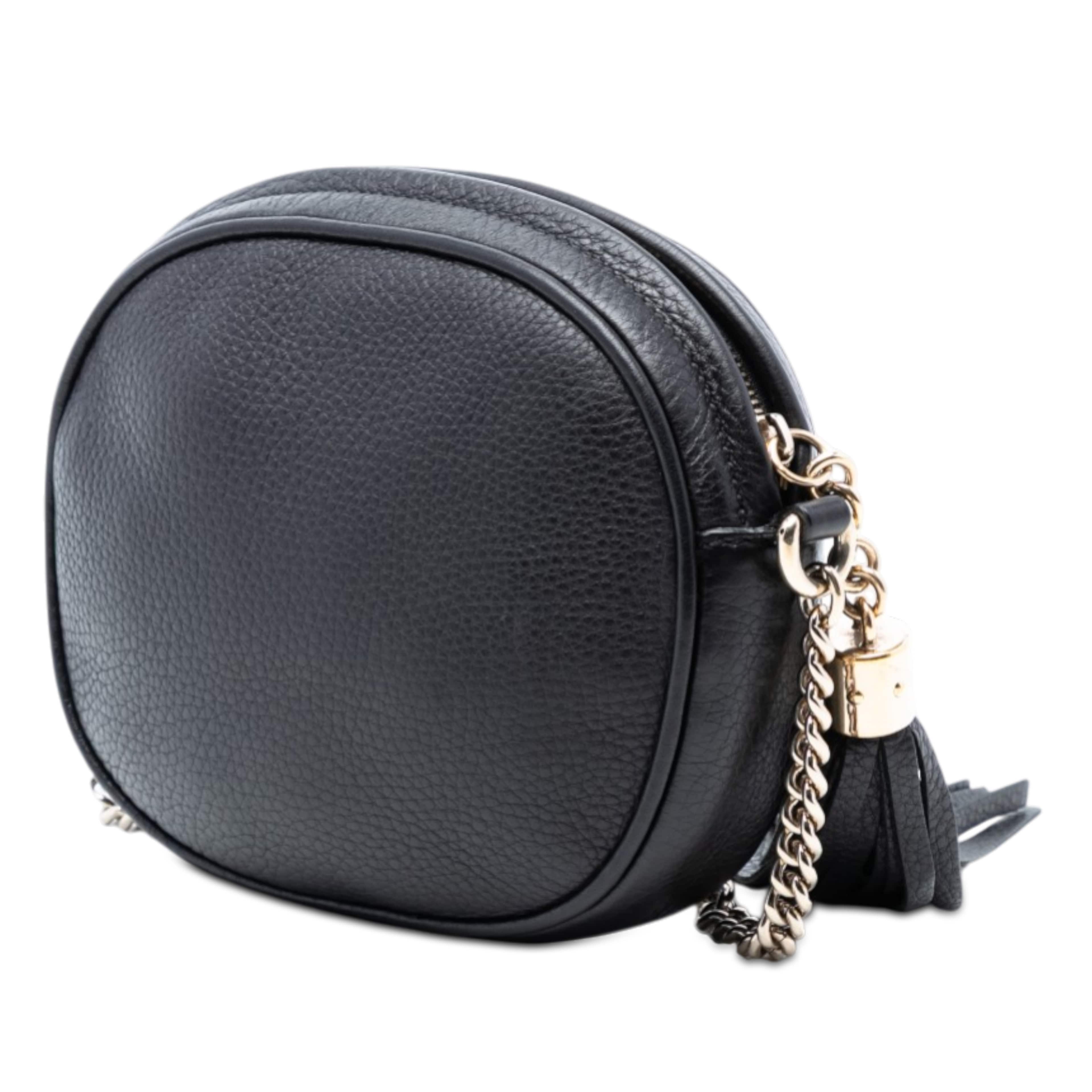 Gucci Mini Pebbled Calfskin Soho Chain Crossbody, från Luxclusif, i färgen black. Klicka för att öppna bilden i stort format