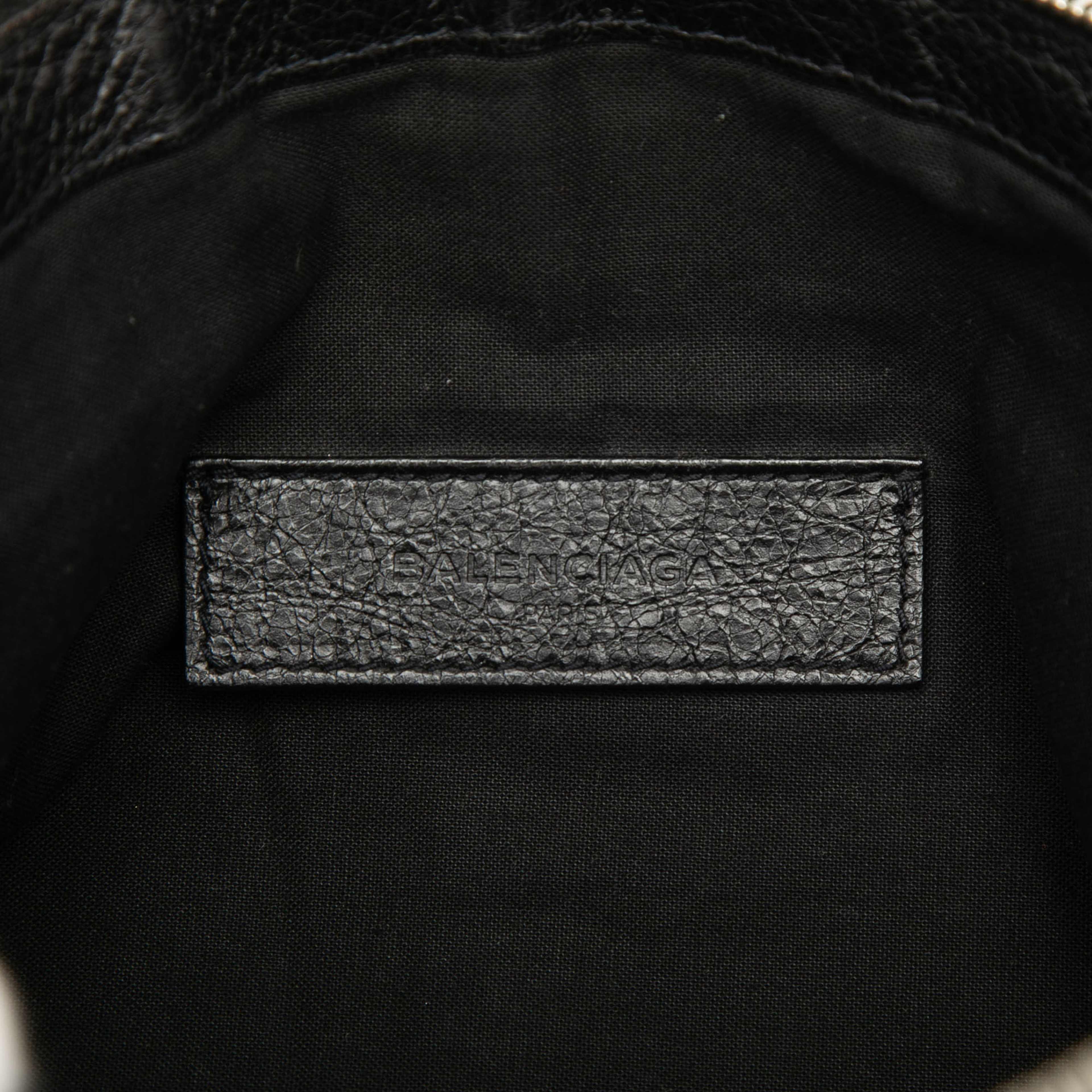 Balenciaga Lambskin Motocross Classic Clip Clutch M, från Luxclusif, i färgen svart. Klicka för att öppna bilden i stort format