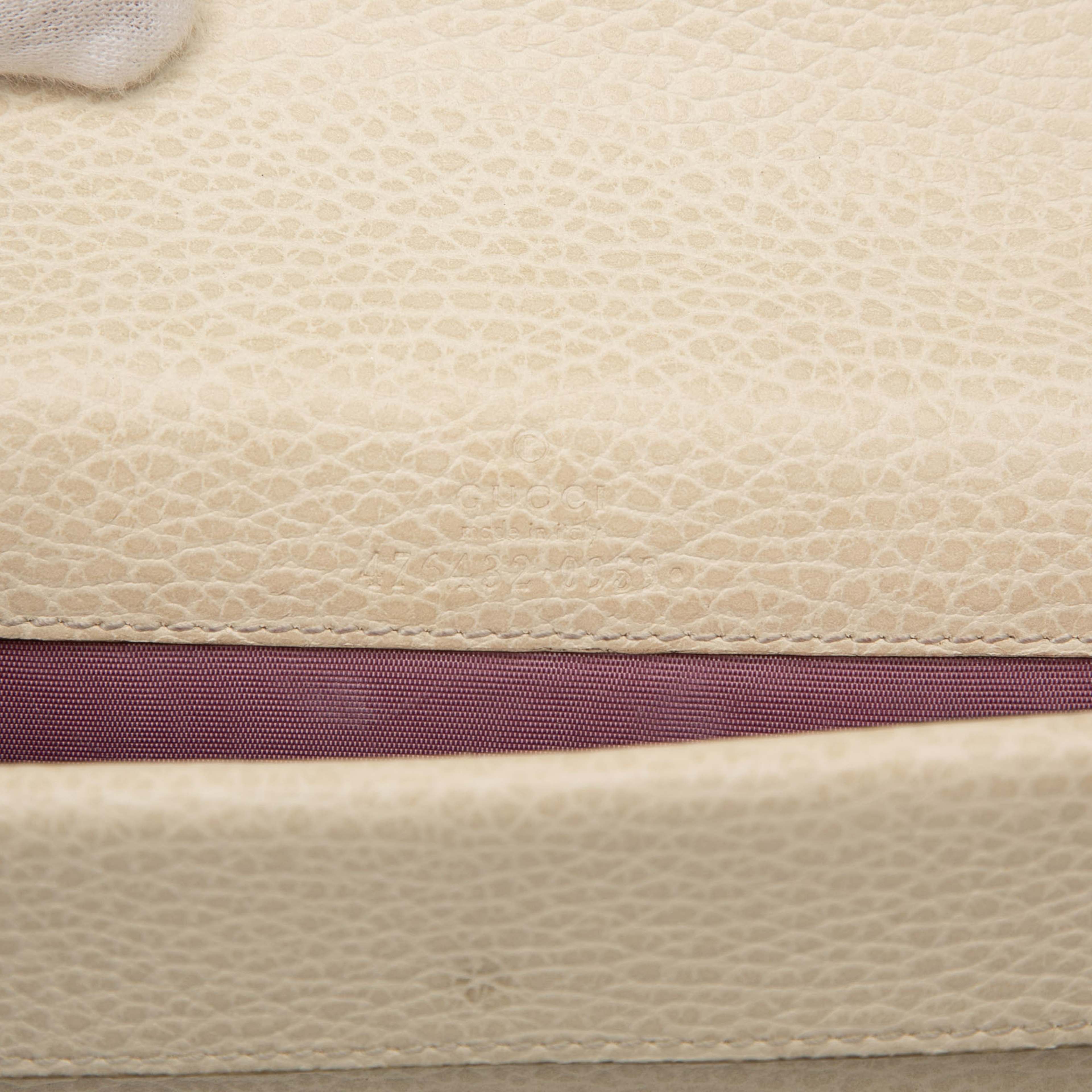 Gucci Mini Dionysus Leather Crossbody, från Luxclusif, i färgen light beige. Klicka för att öppna bilden i stort format