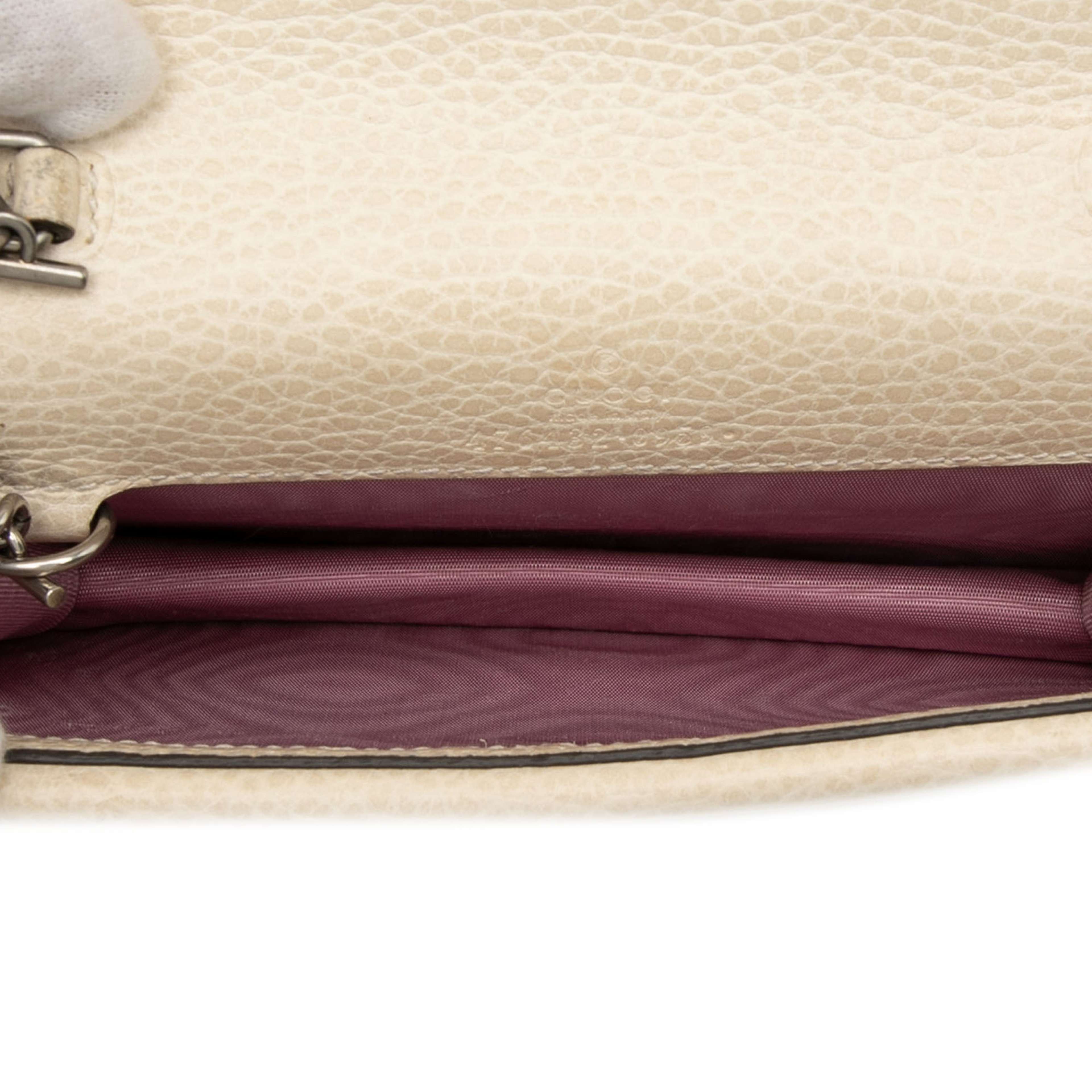 Gucci Mini Dionysus Leather Crossbody, från Luxclusif, i färgen light beige. Klicka för att öppna bilden i stort format