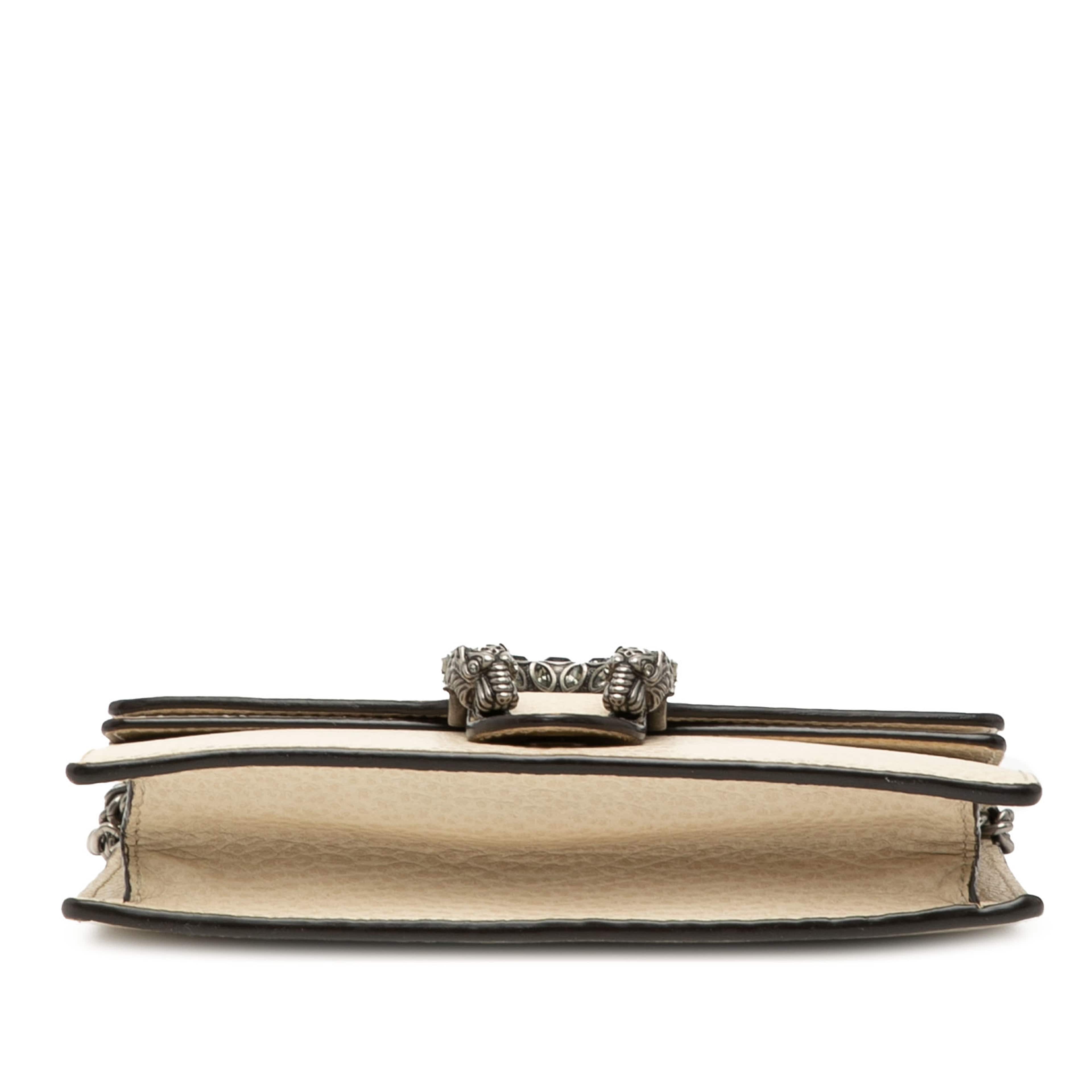 Gucci Mini Dionysus Leather Crossbody, från Luxclusif, i färgen light beige. Klicka för att öppna bilden i stort format