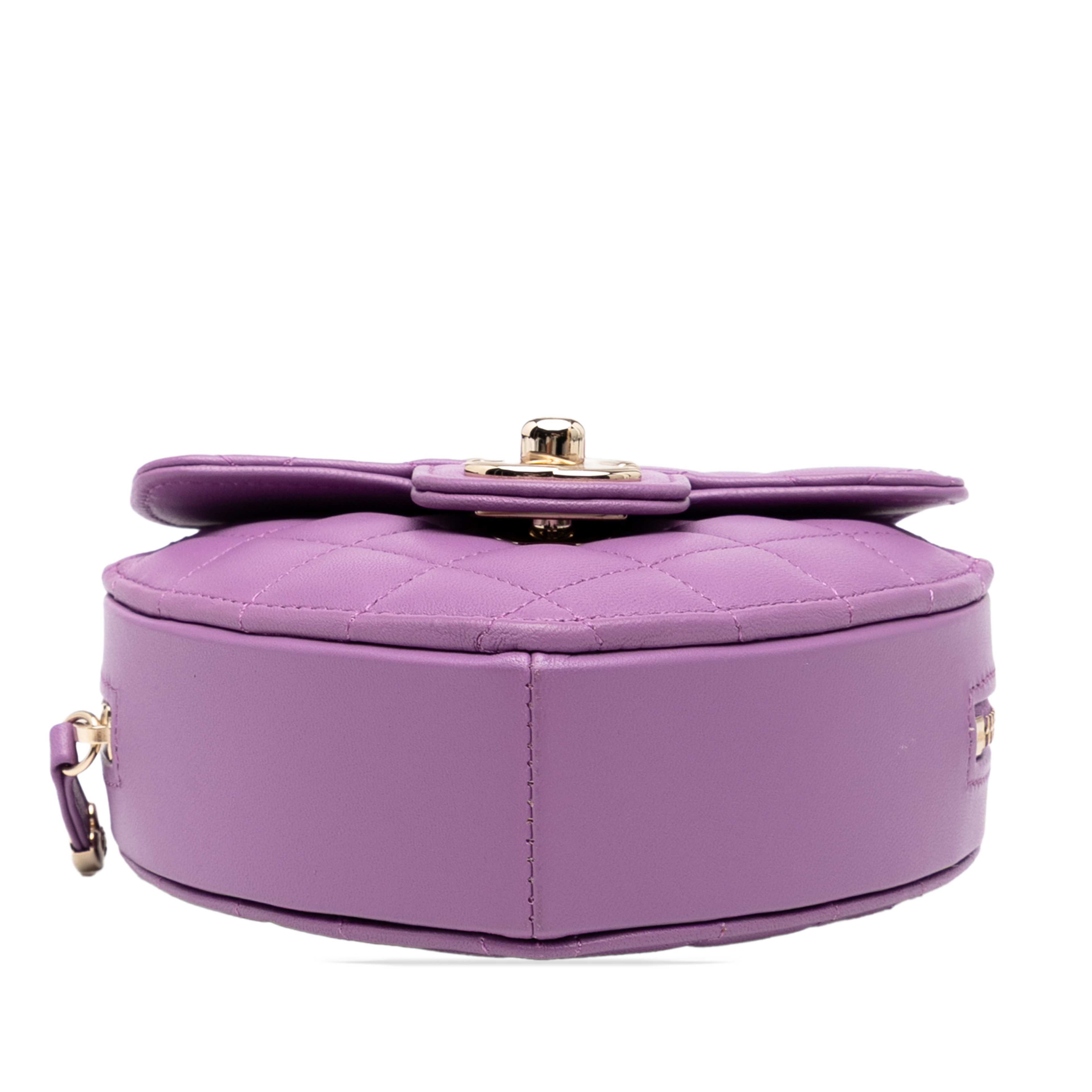 Chanel Mini Lambskin Cc In Love Heart Crossbody, från Luxclusif, i färgen purpur. Klicka för att öppna bilden i stort format