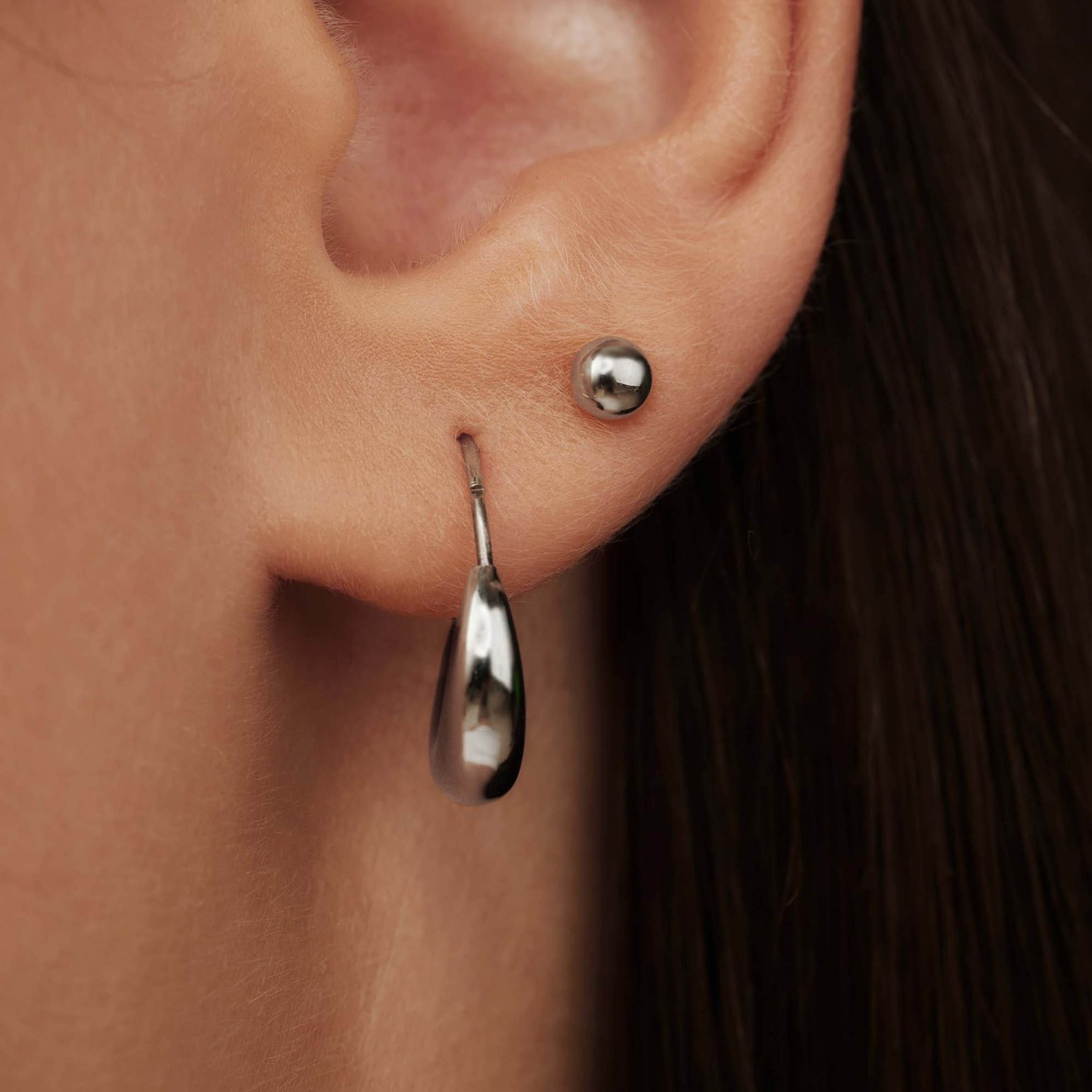 Isabel Bernard 14 Karat White Gold Ear Stud