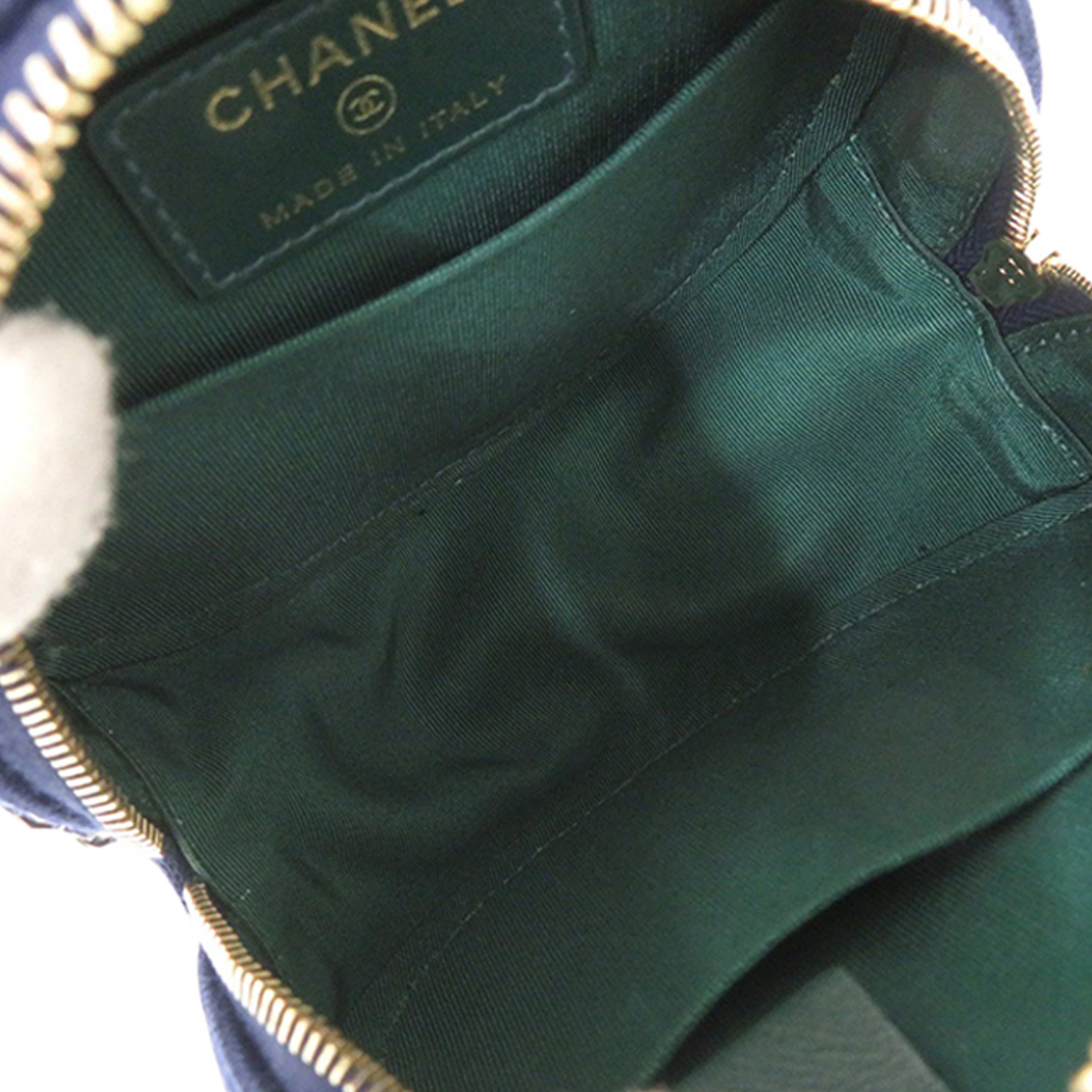 Chanel Cc Quilted Jersey Round Clutch With Chain, från Luxclusif, i färgen blue. Klicka för att öppna bilden i stort format
