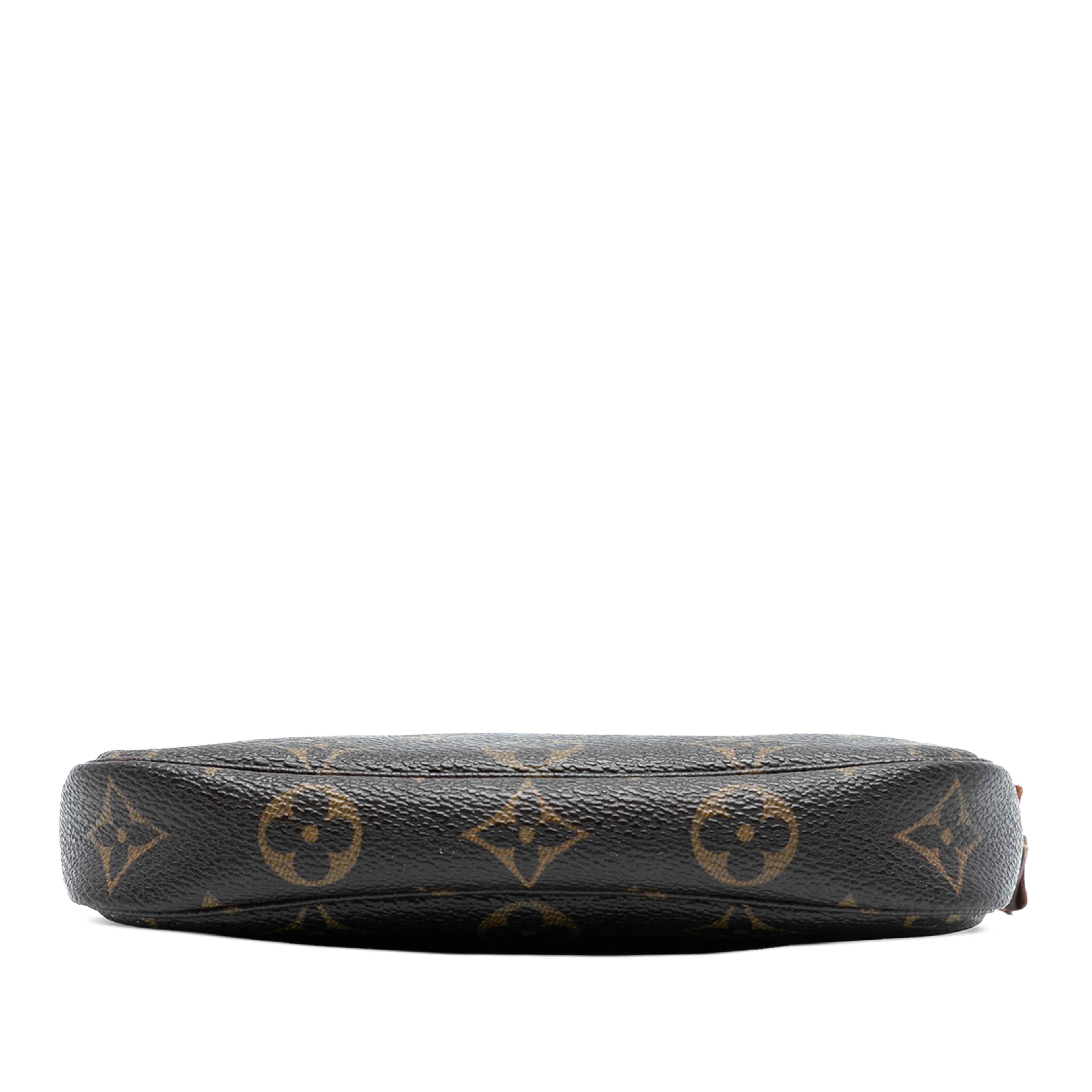 Louis Vuitton Monogram Mini Pochette Accessoires, från Luxclusif, i färgen brown. Klicka för att öppna bilden i stort format