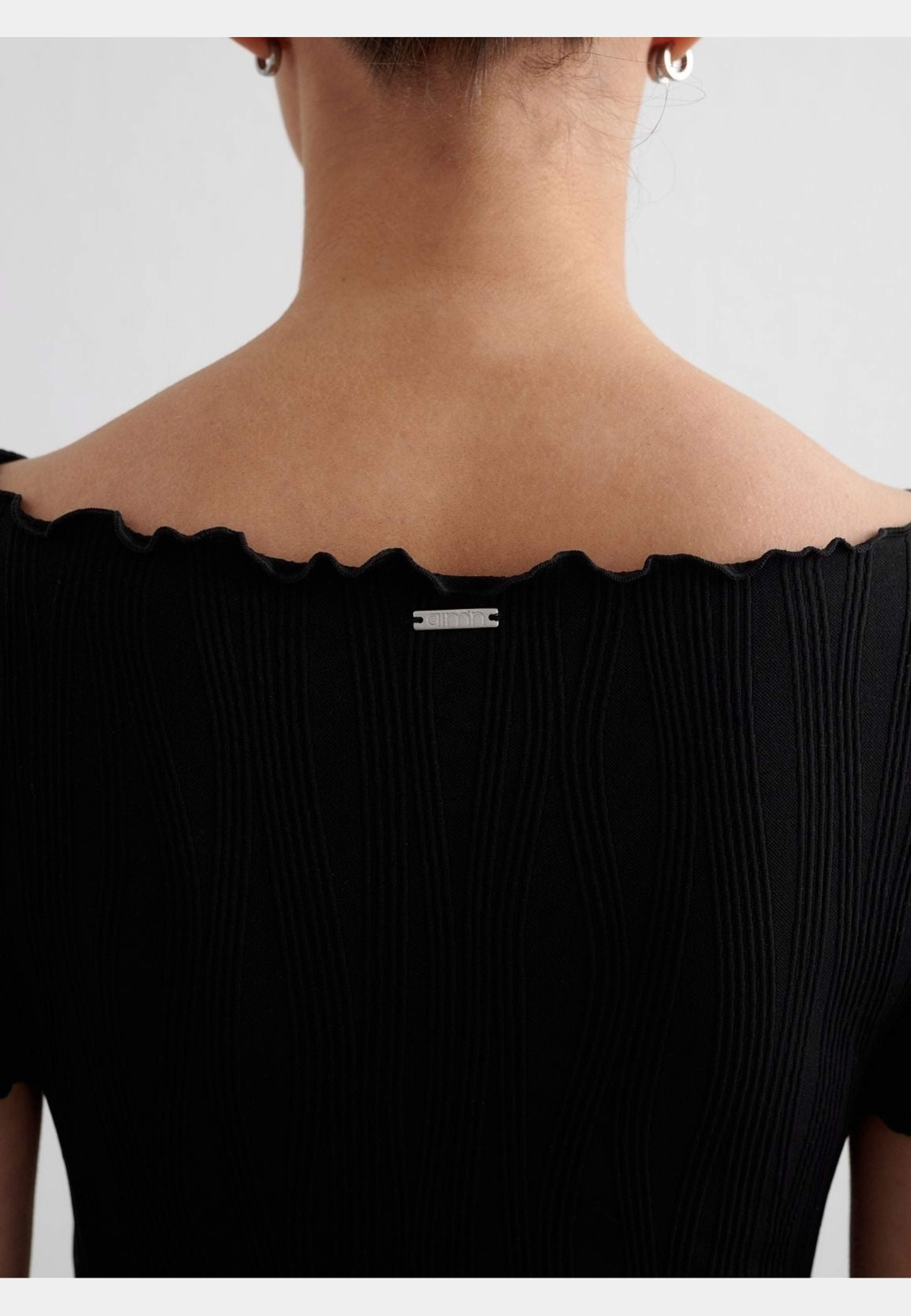 Black Tulip Short Sleeve Top