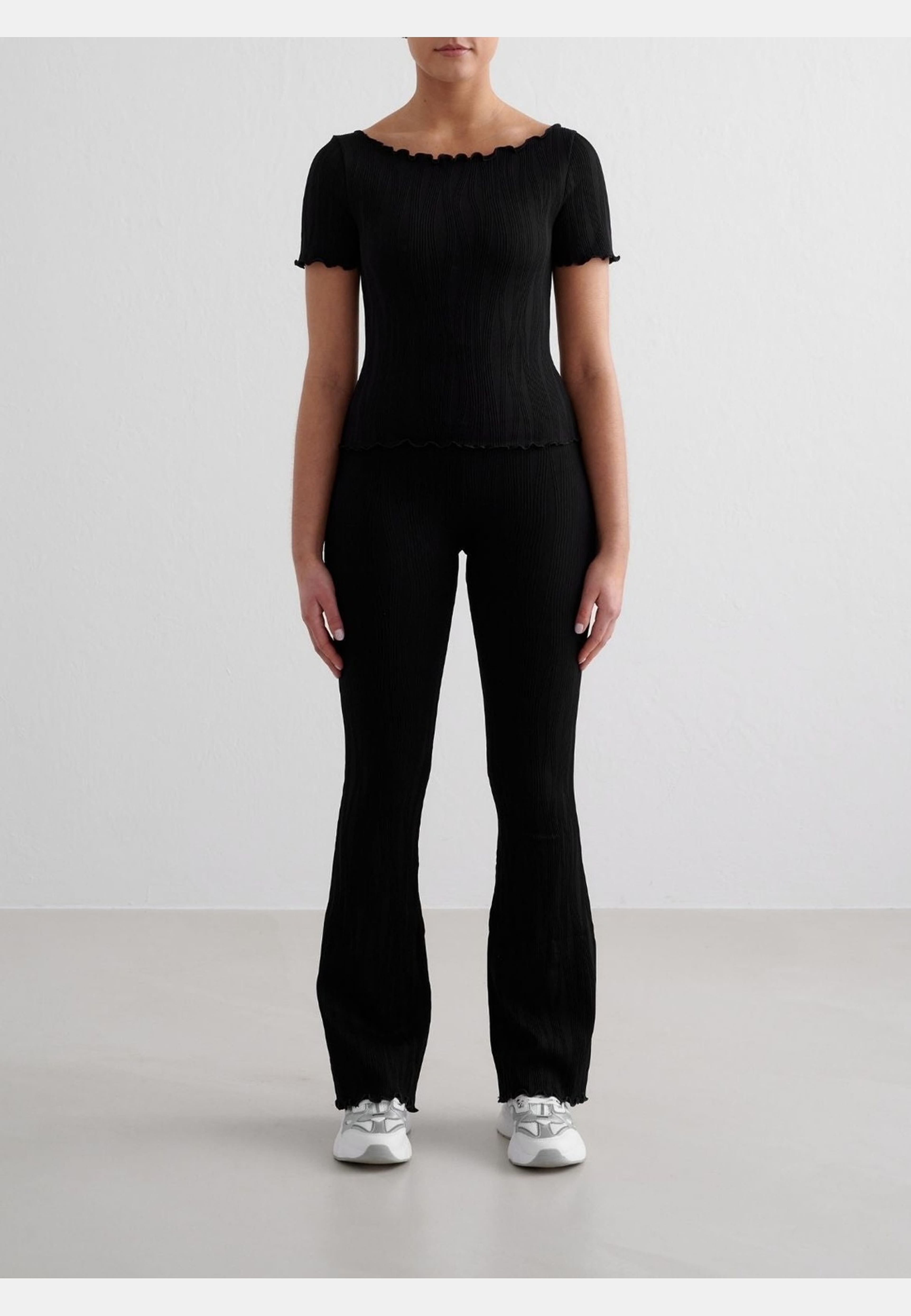 Black Tulip Short Sleeve Top