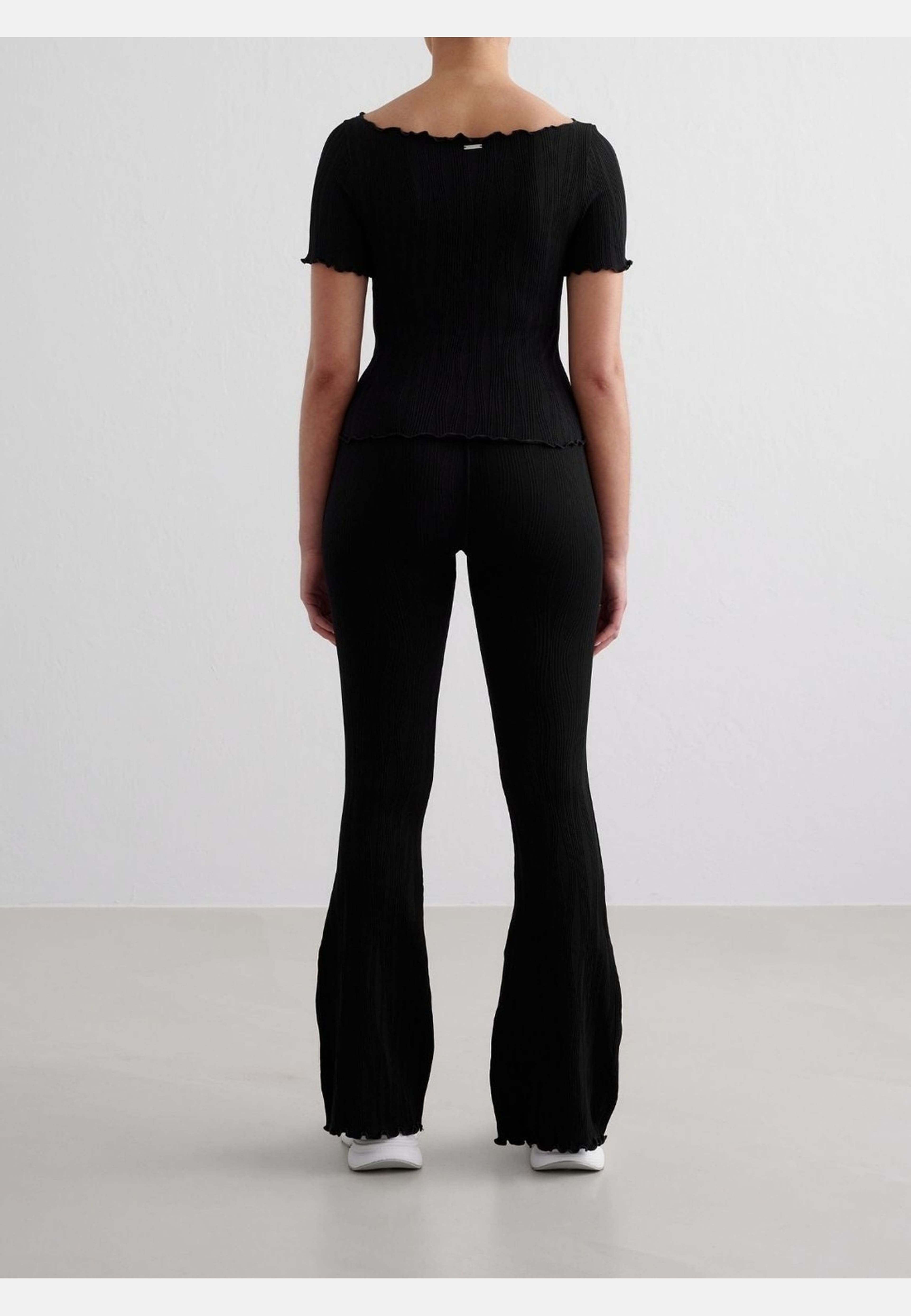 Black Tulip Short Sleeve Top