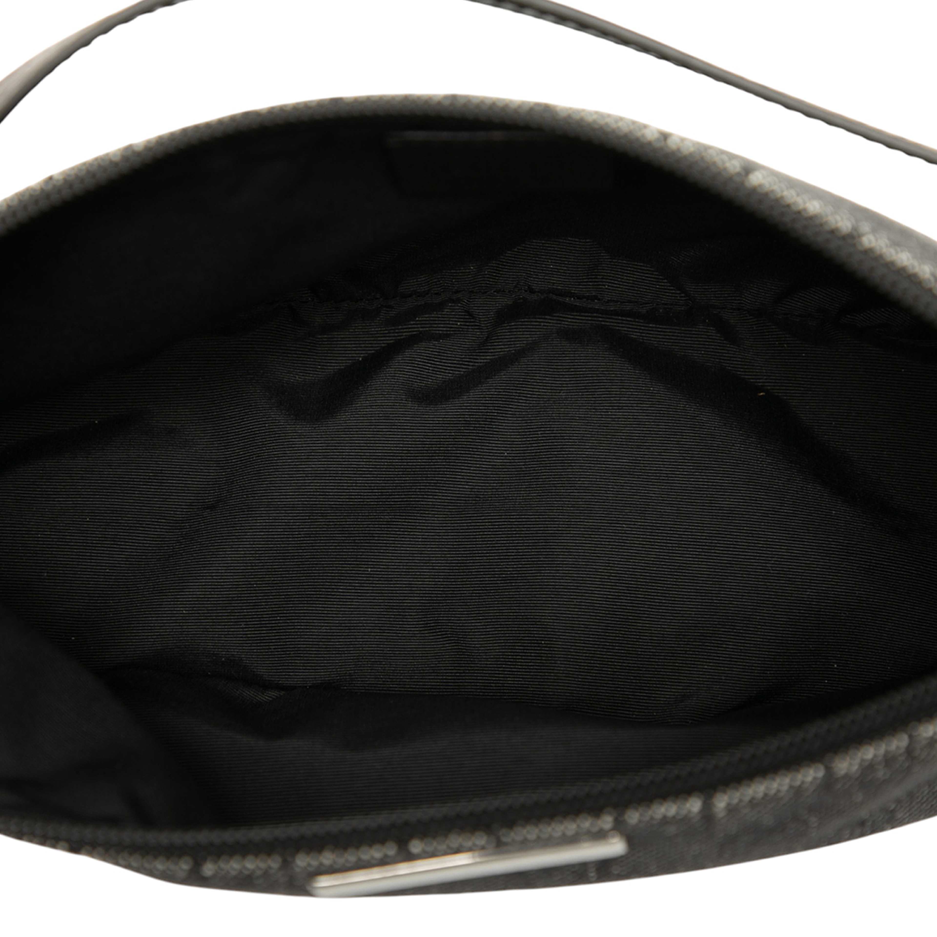 Gucci Gg Denim Boat, från Luxclusif, i färgen dark gray. Klicka för att öppna bilden i stort format