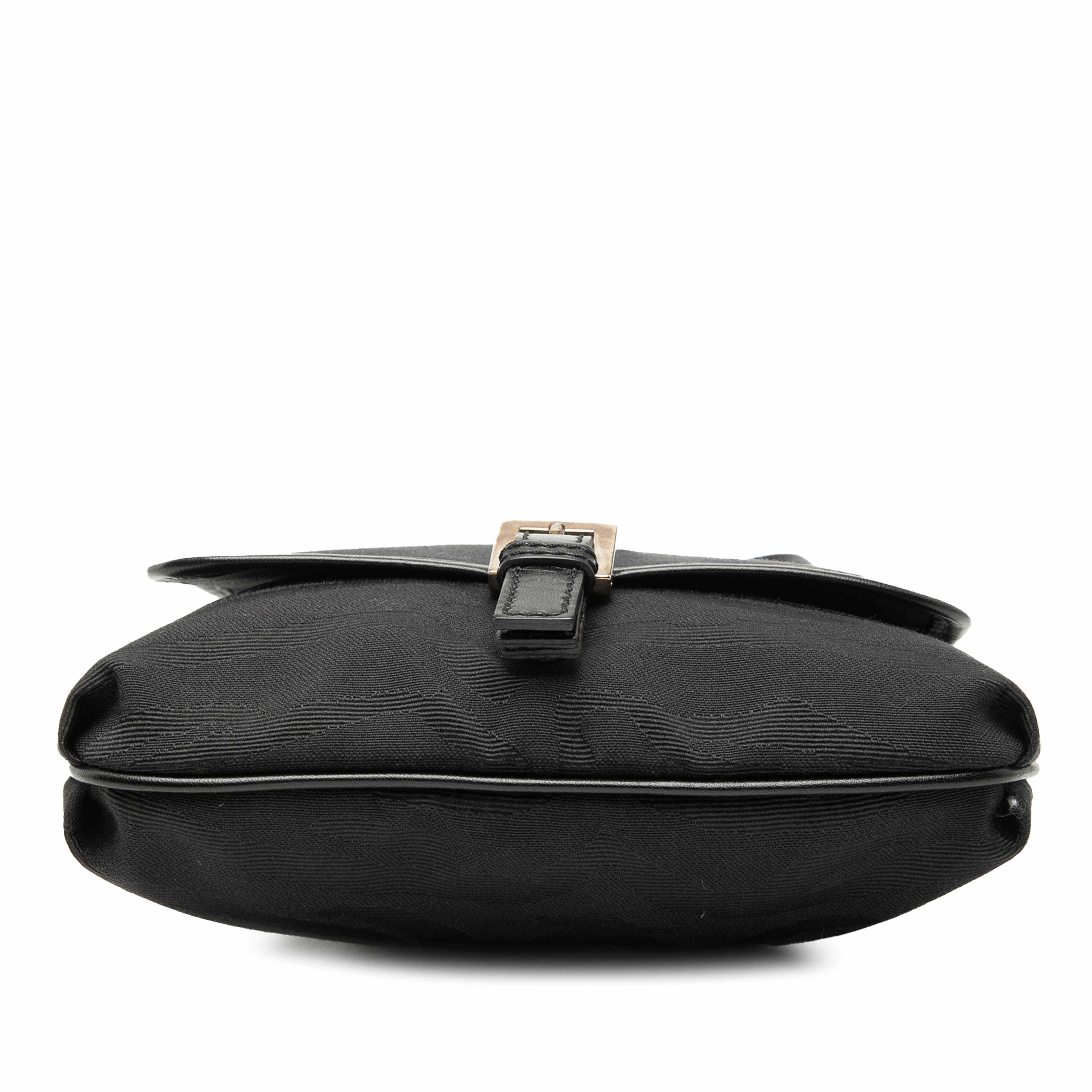 Fendi Zebra Printed Canvas Crossbody, från Luxclusif, i färgen svart. Klicka för att öppna bilden i stort format