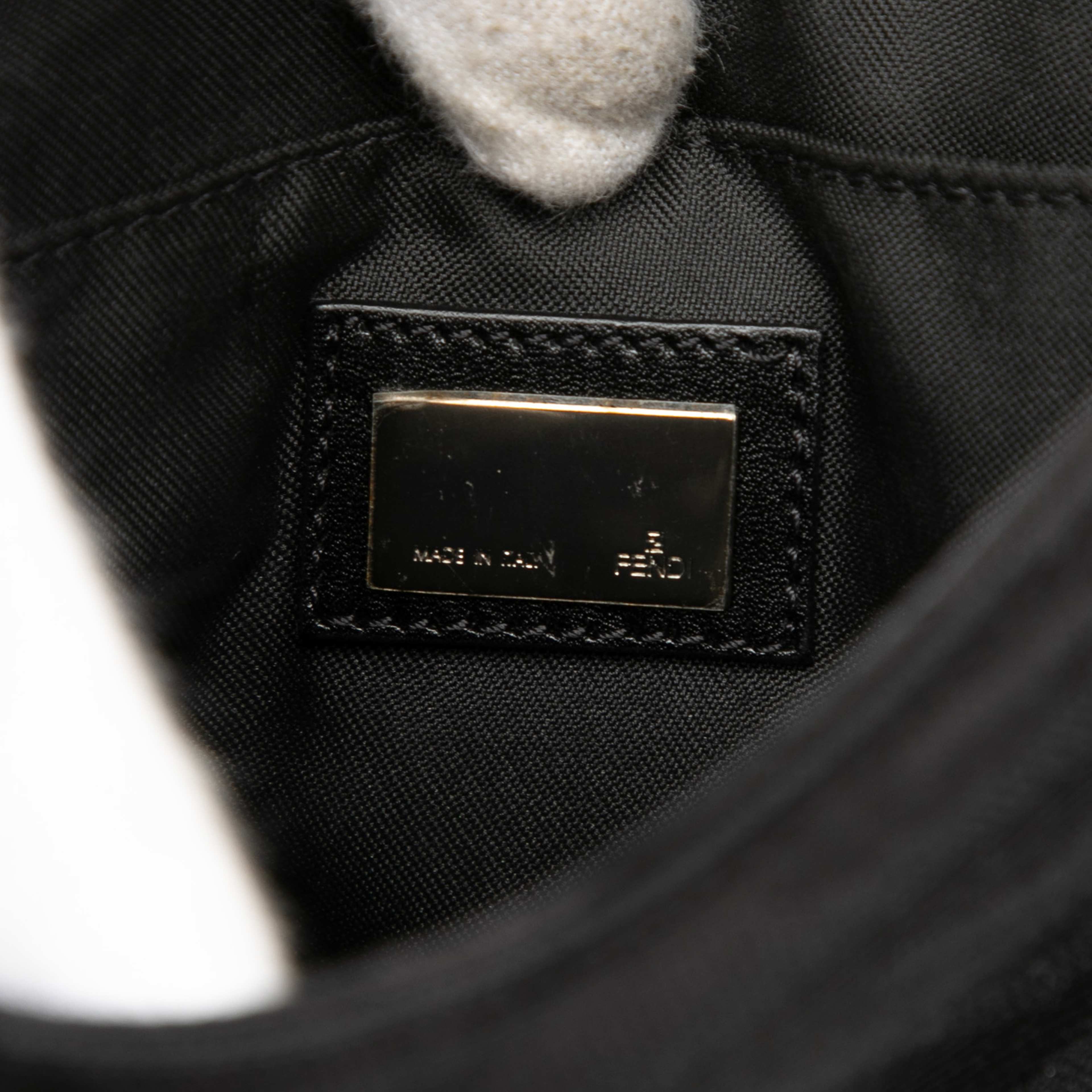 Fendi Zebra Printed Canvas Crossbody, från Luxclusif, i färgen black. Klicka för att öppna bilden i stort format