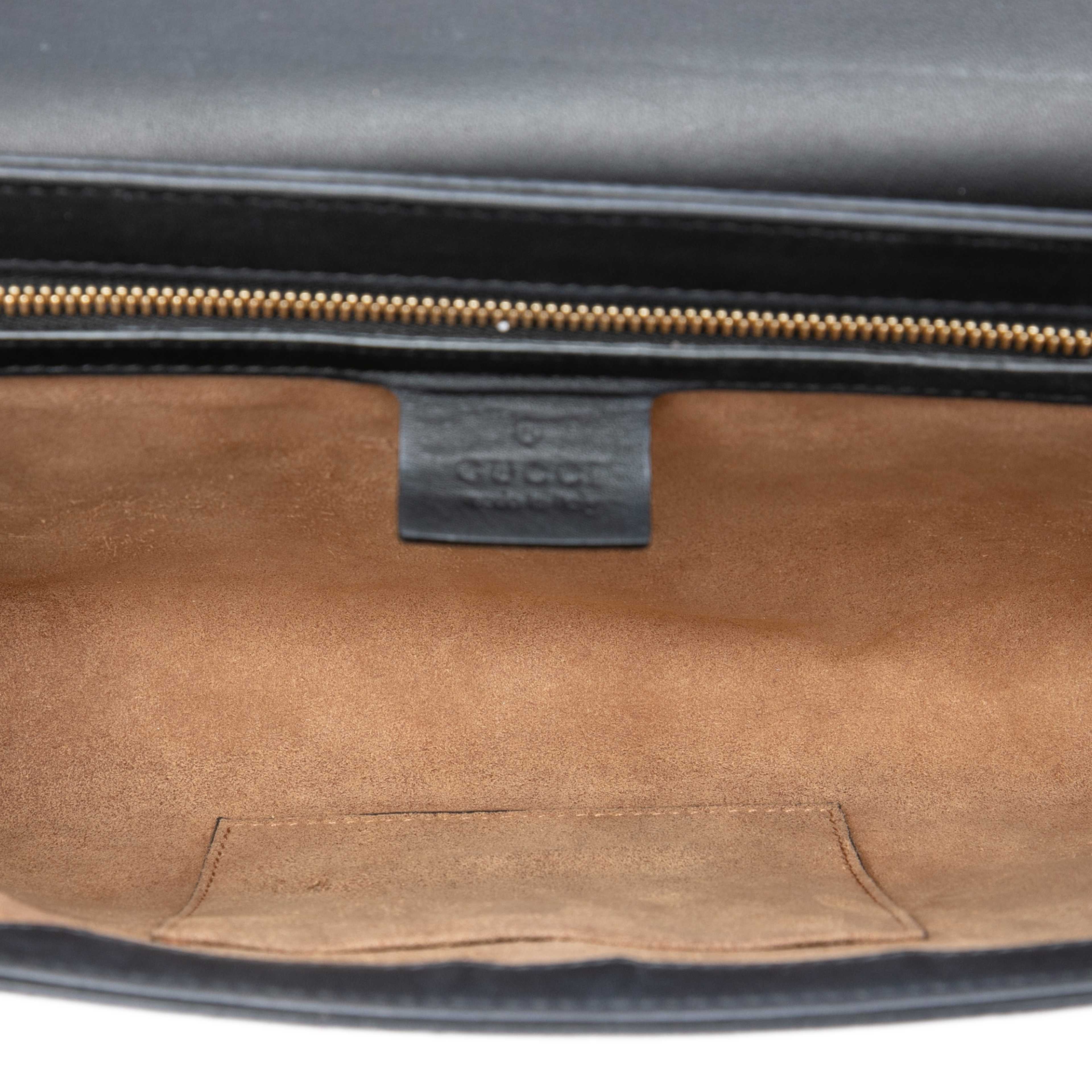 Gucci Gg Supreme Padlock Clutch, från Luxclusif, i färgen beige. Klicka för att öppna bilden i stort format