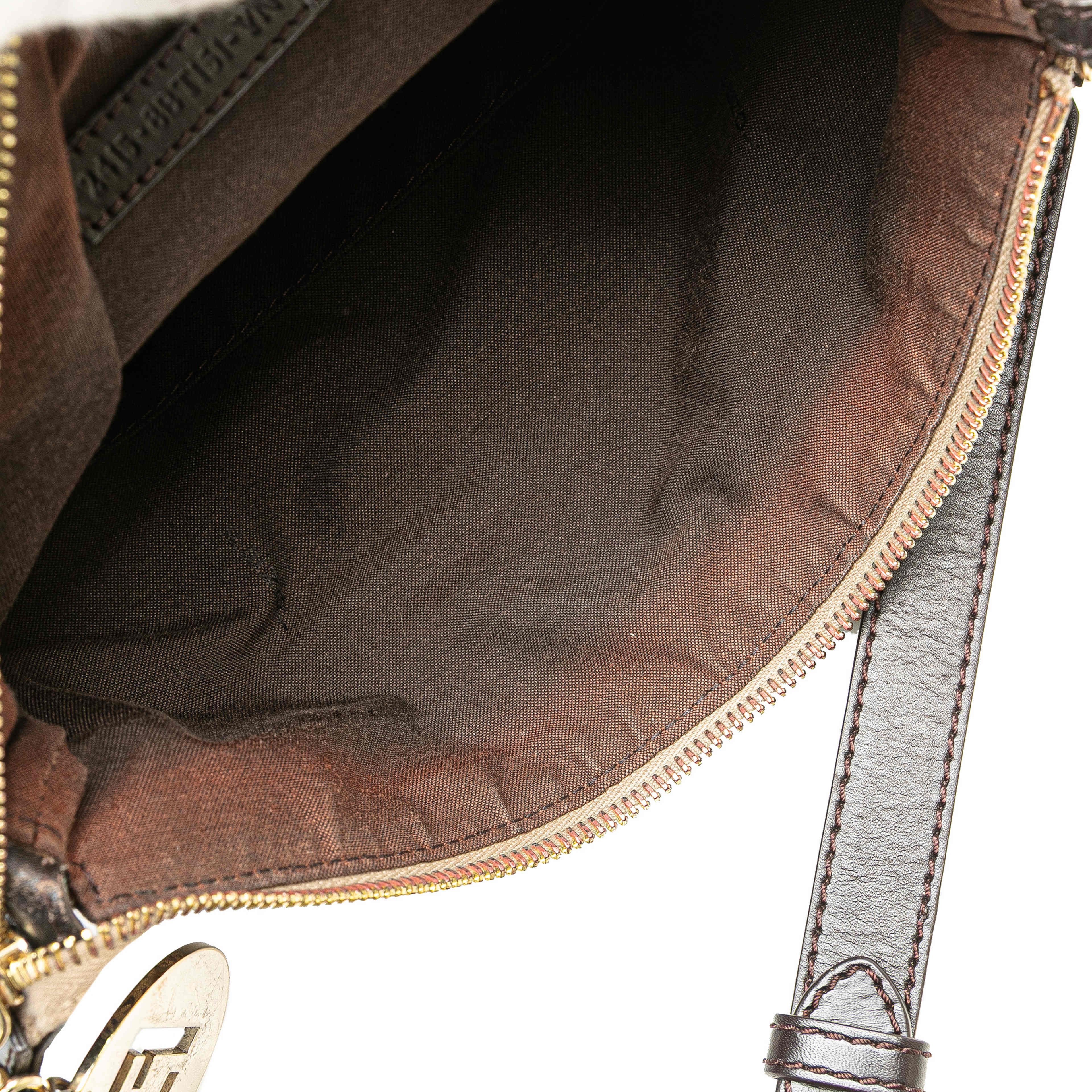 Fendi Zucchino Canvas Crossbody, från Luxclusif, i färgen light brown. Klicka för att öppna bilden i stort format