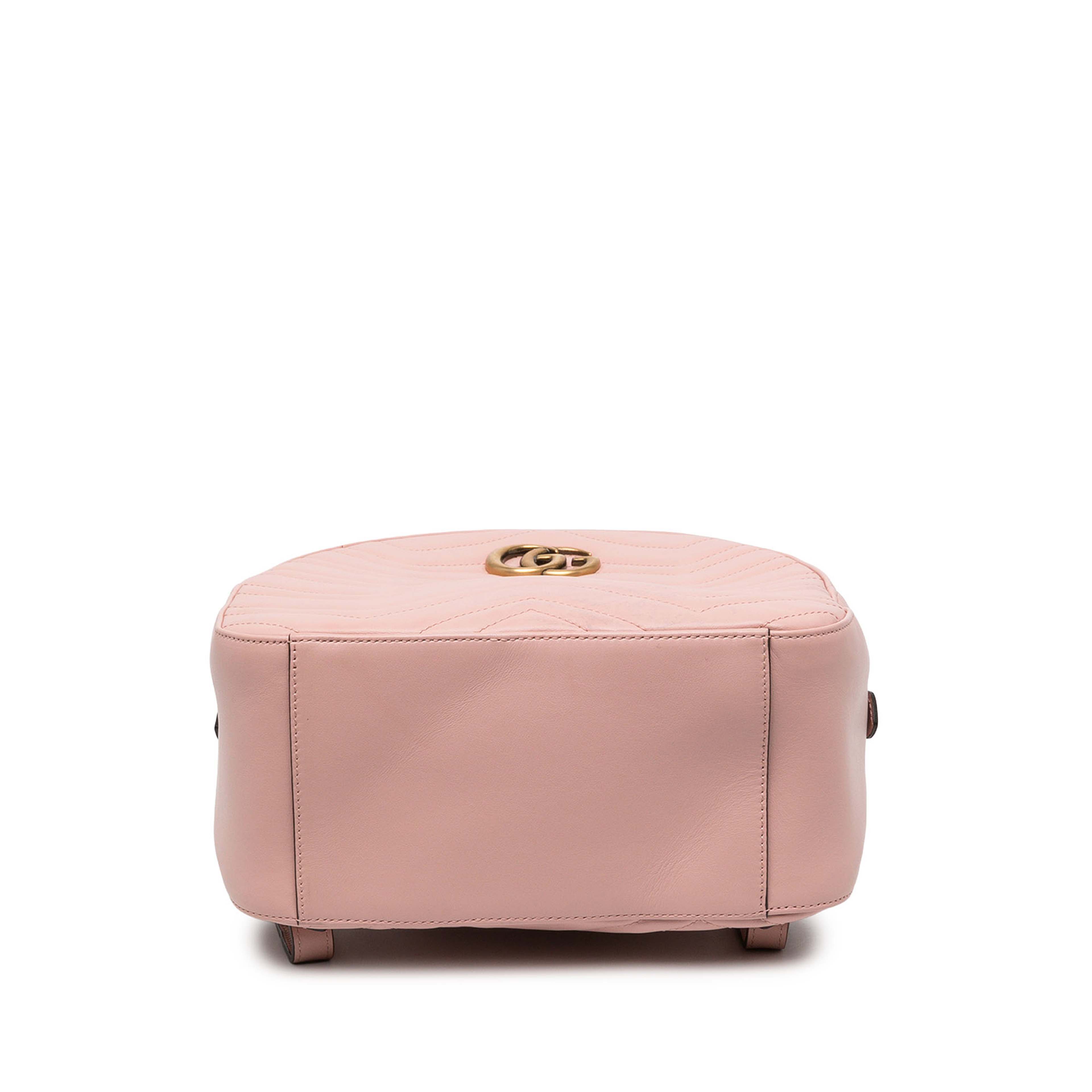 Gucci Small Gg Marmont Matelasse Leather Backpack, från Luxclusif, i färgen rosa. Klicka för att öppna bilden i stort format