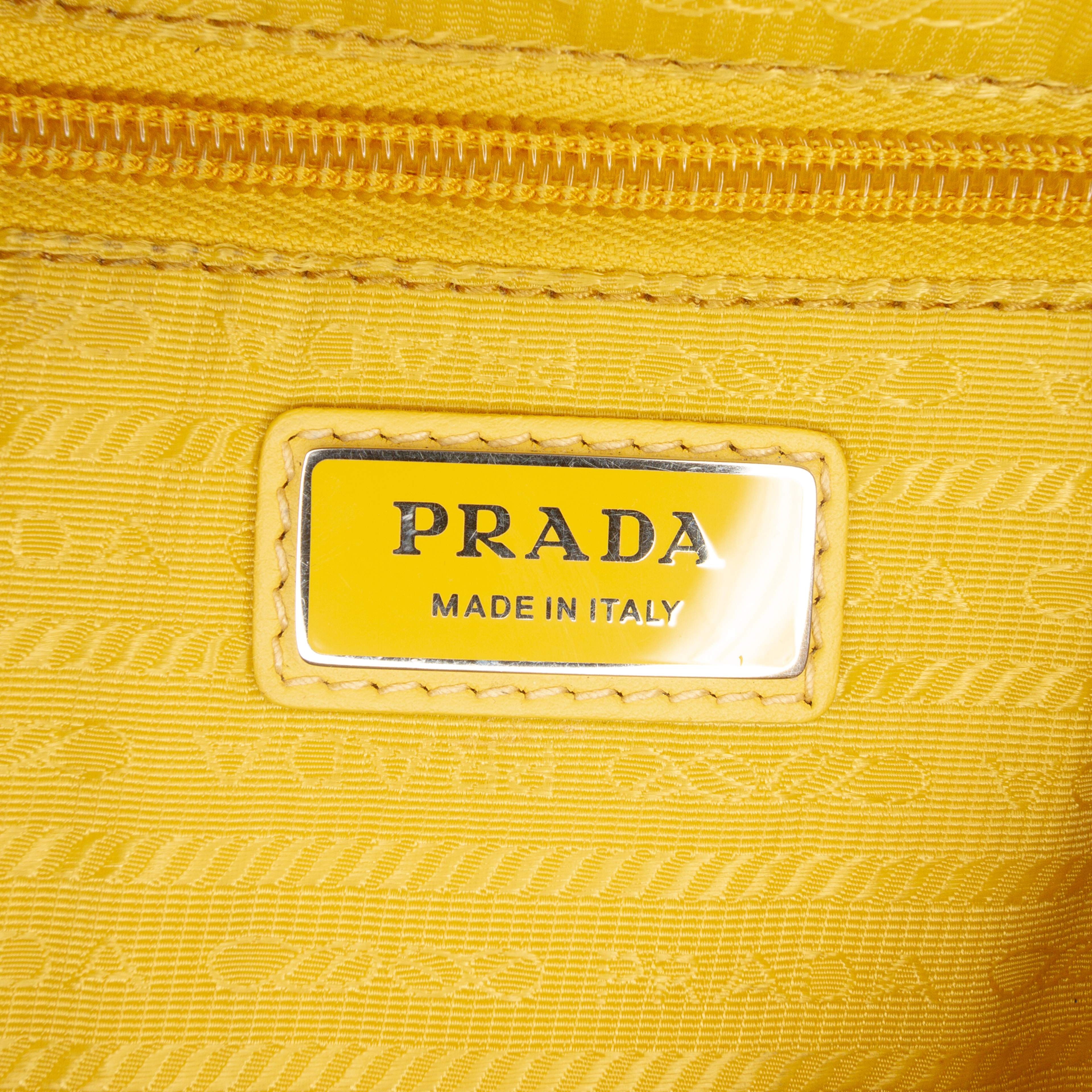 Prada Re Nylon Sling Bag, från Luxclusif, i färgen yellow. Klicka för att öppna bilden i stort format