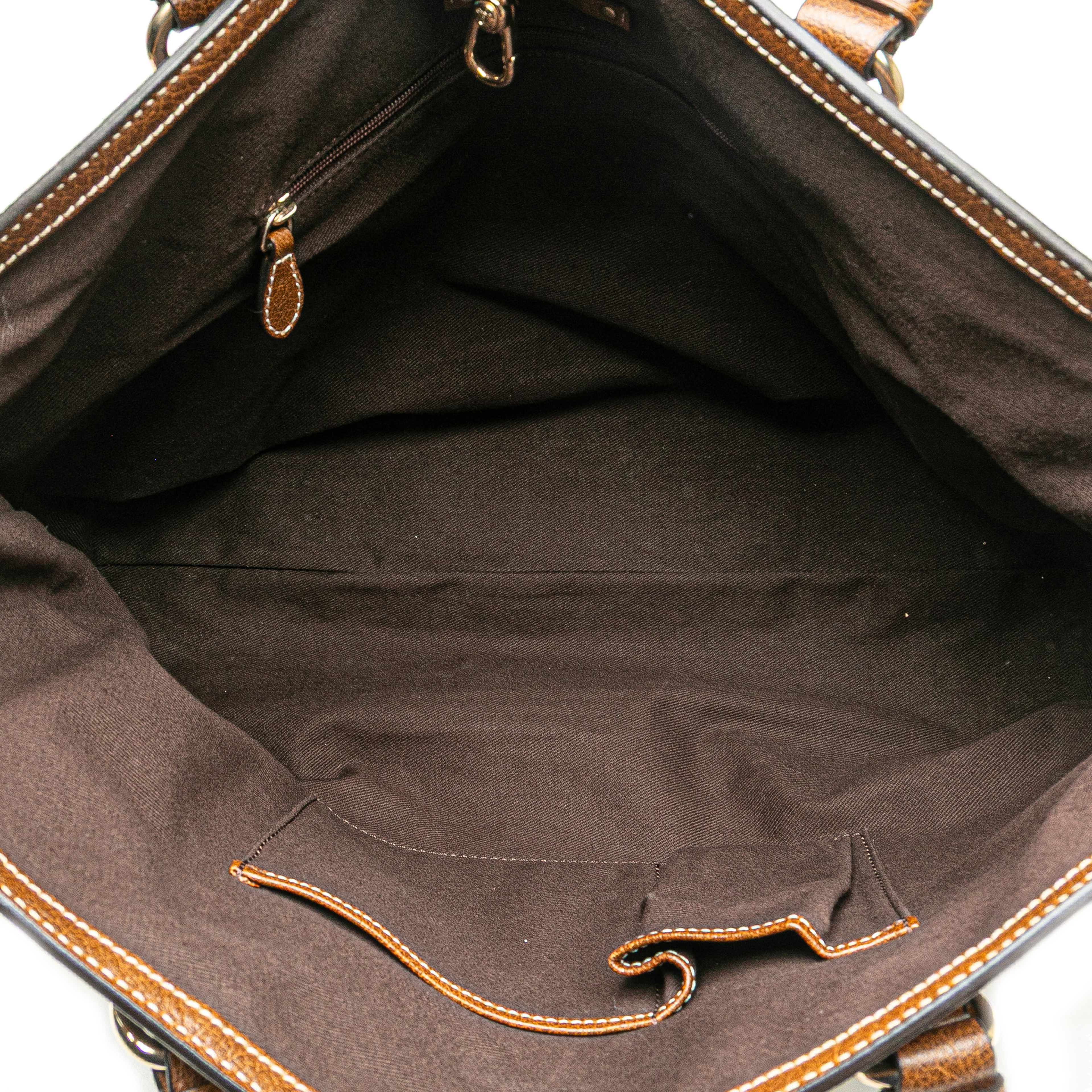 Celine Canvas Carriage Tote, från Luxclusif, i färgen brown. Klicka för att öppna bilden i stort format