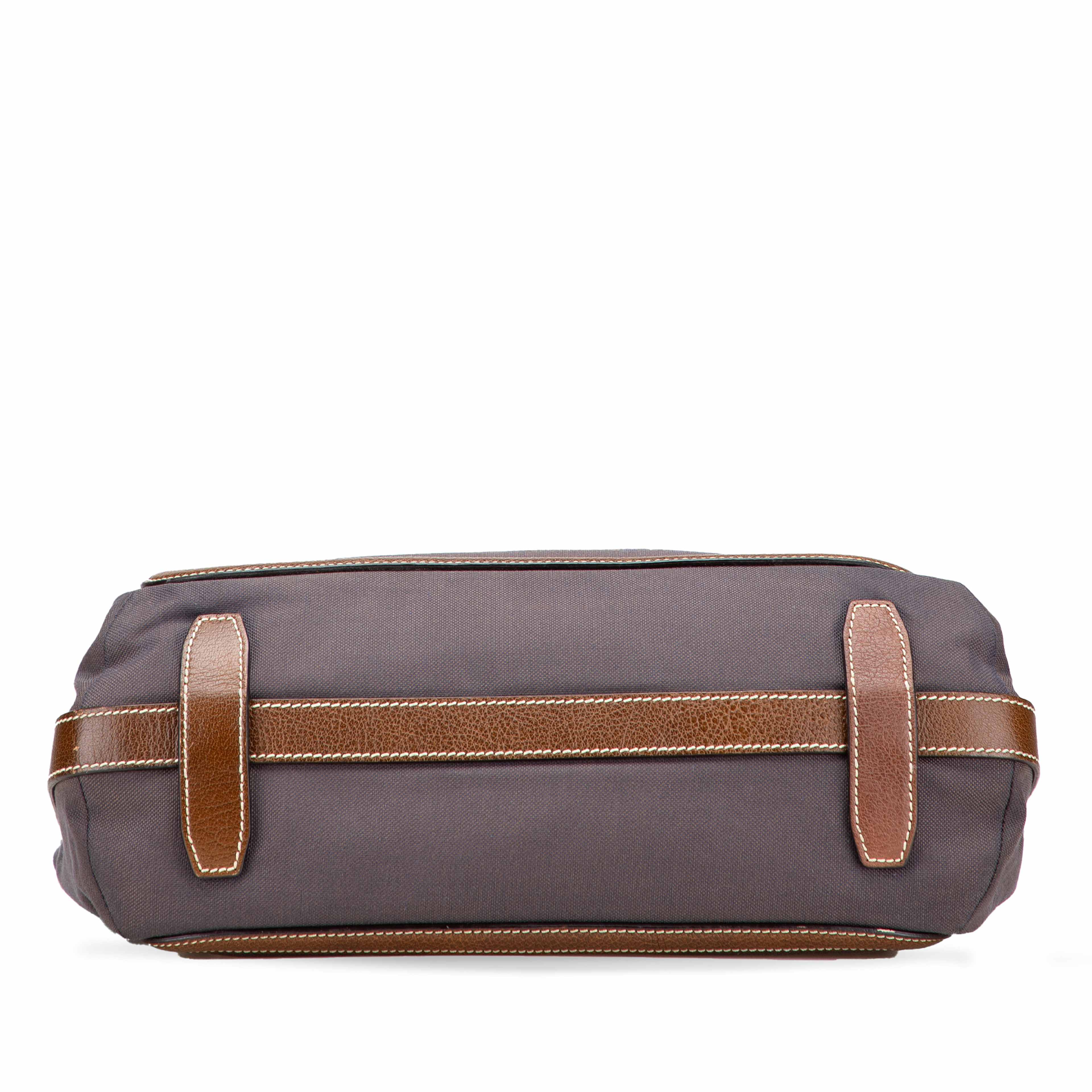 Celine Canvas Carriage Tote, från Luxclusif, i färgen brown. Klicka för att öppna bilden i stort format