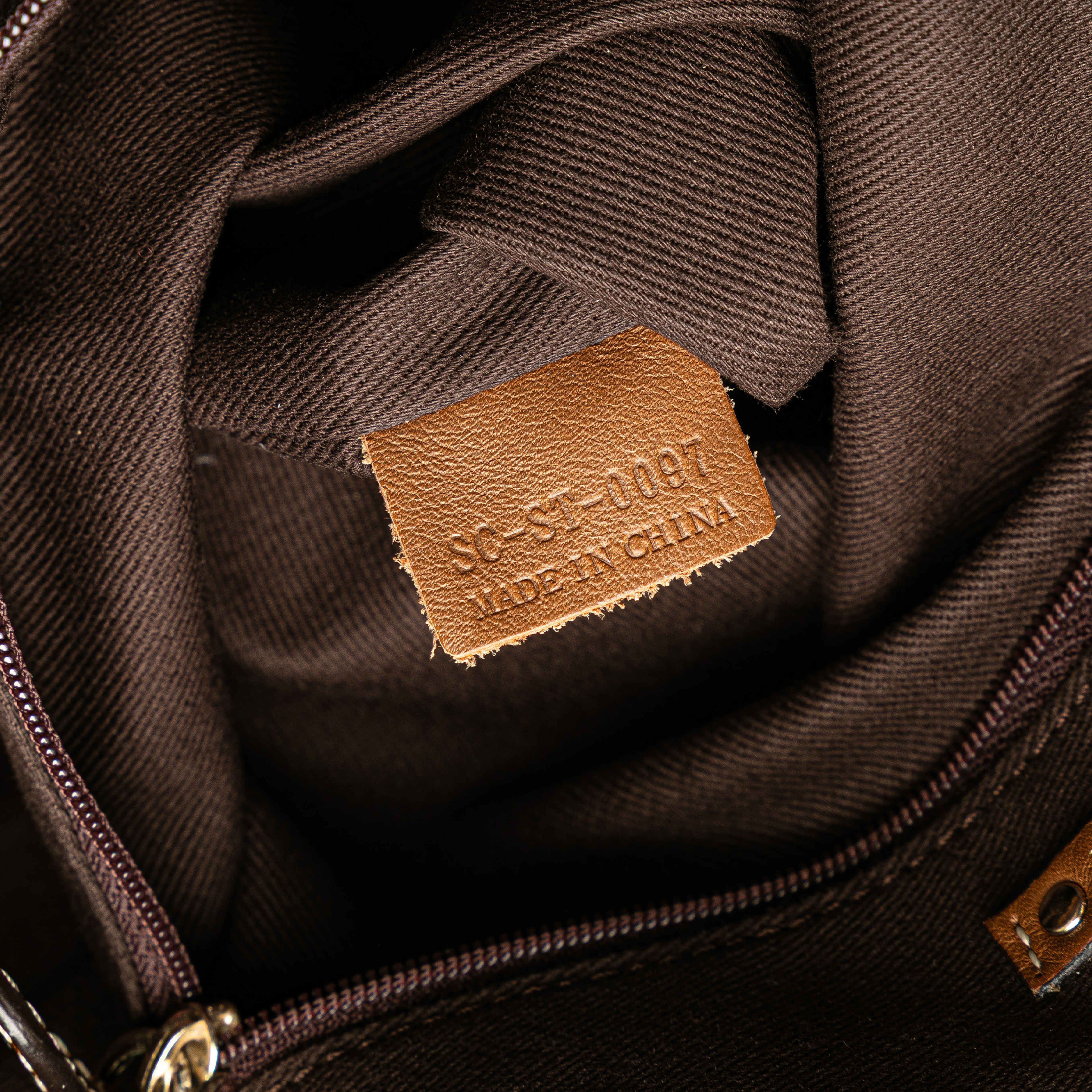 Celine Canvas Carriage Tote, från Luxclusif, i färgen brown. Klicka för att öppna bilden i stort format