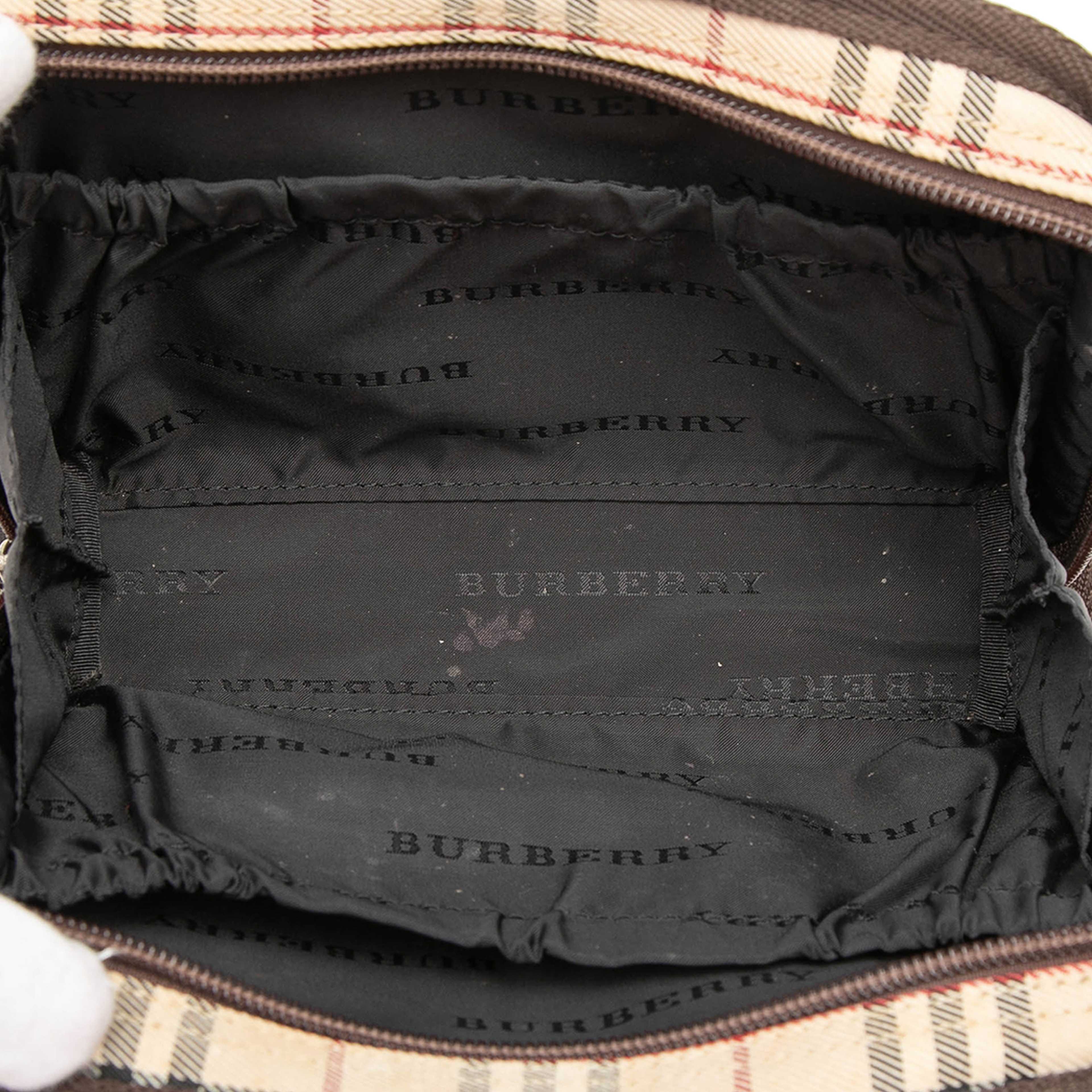 Burberry House Check Canvas Cosmetic Pouch, från Luxclusif, i färgen beige. Klicka för att öppna bilden i stort format